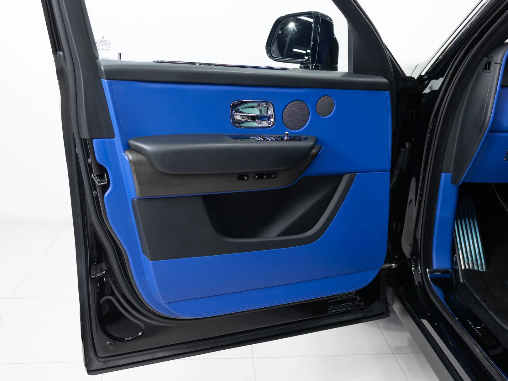 Rolls-Royce Cullinan Individual I (Series I), 2020 — экстерьер, фото 8
