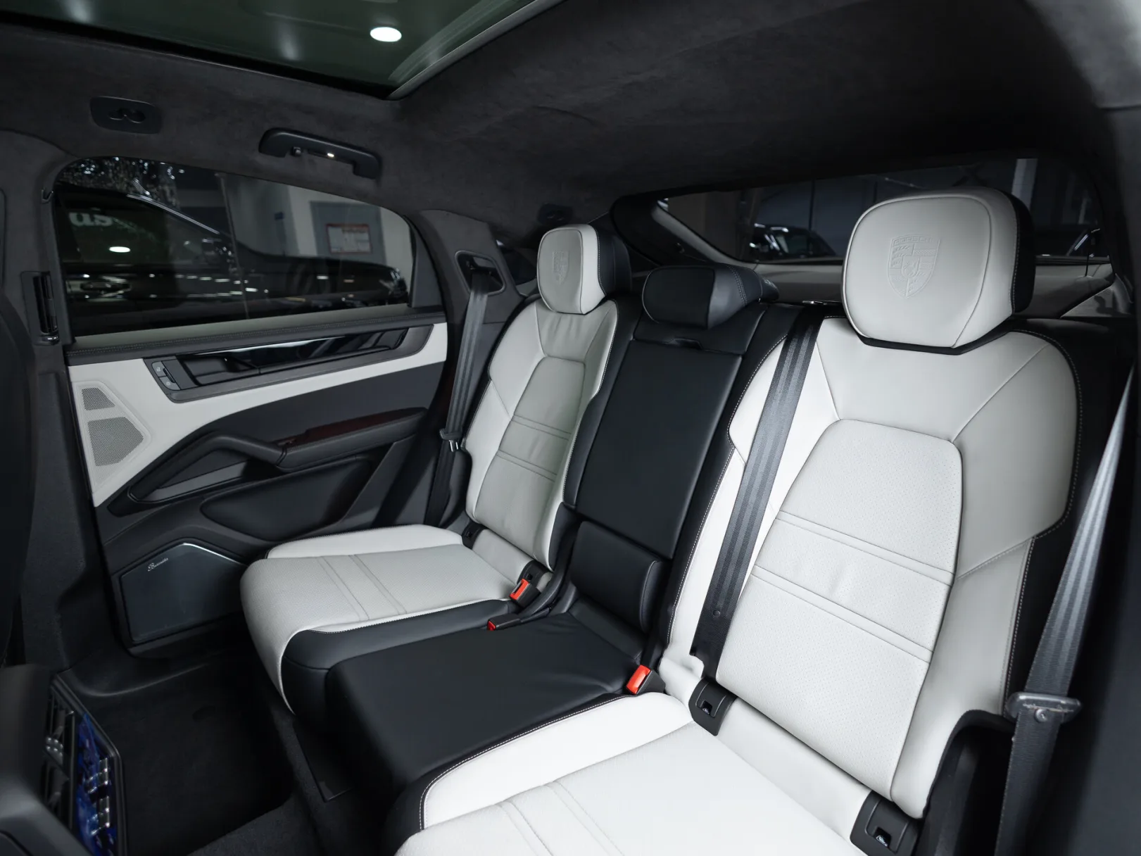 Porsche Cayenne GTS Coupé III Рестайлинг, 2024 — экстерьер, фото 28