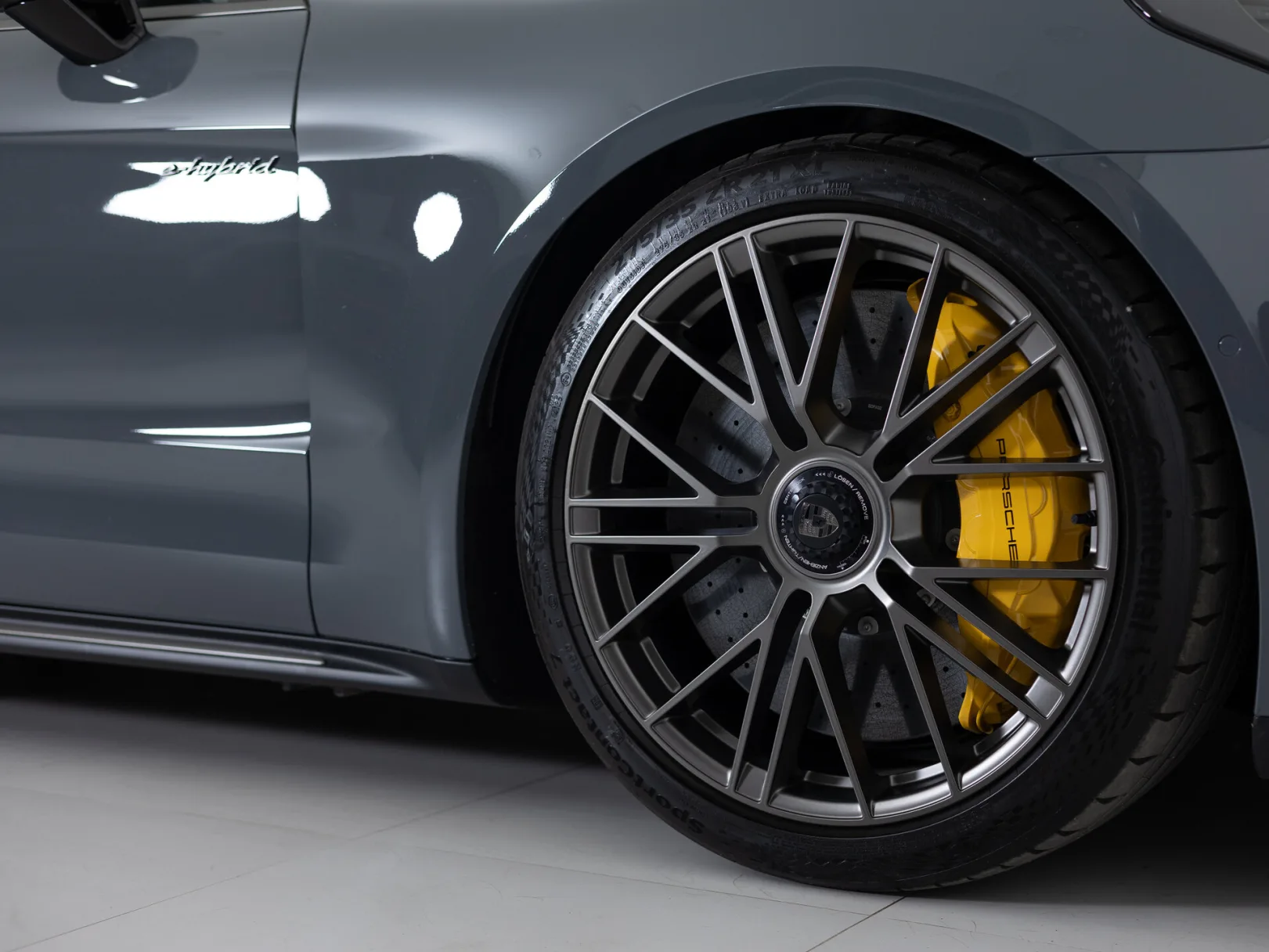 Porsche Panamera Turbo S E-Hybrid III, 2026 — экстерьер, фото 39