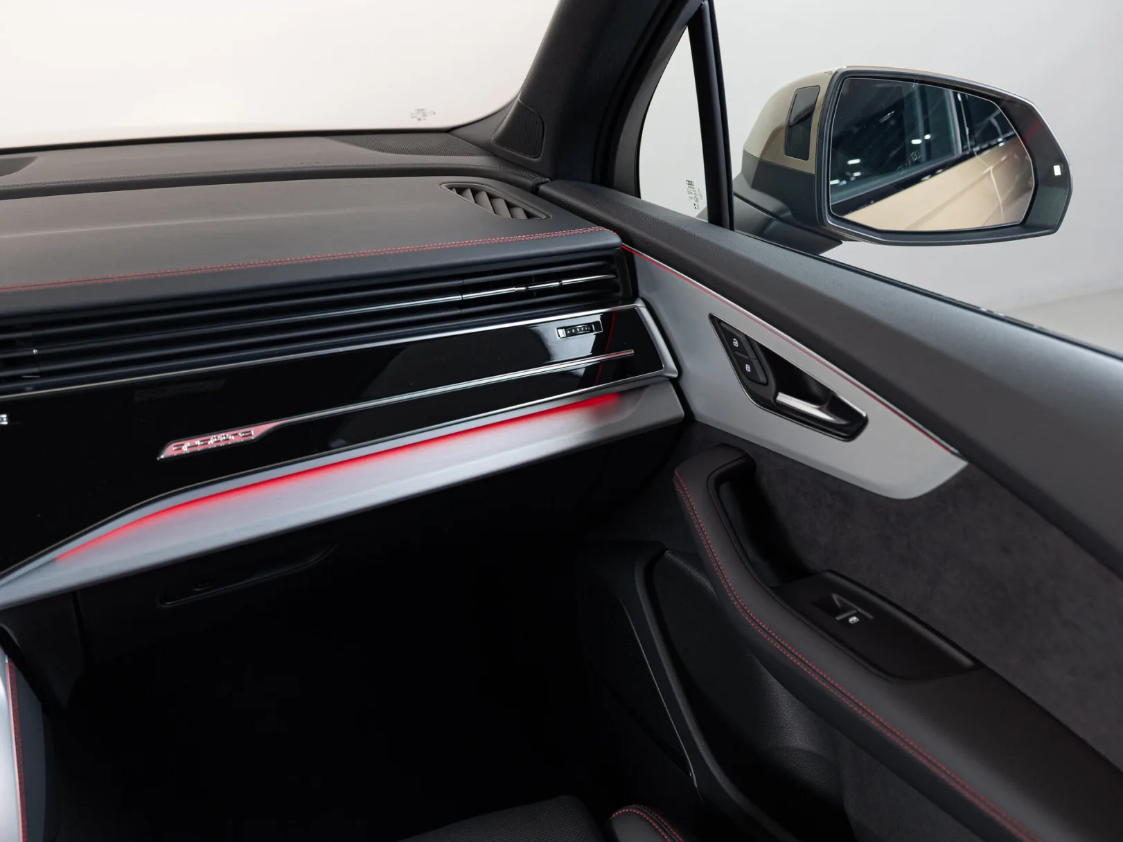 Audi Q7 55 TFSI quattro tiptronic II (4M) Рестайлинг 2, 2024 — экстерьер, фото 19