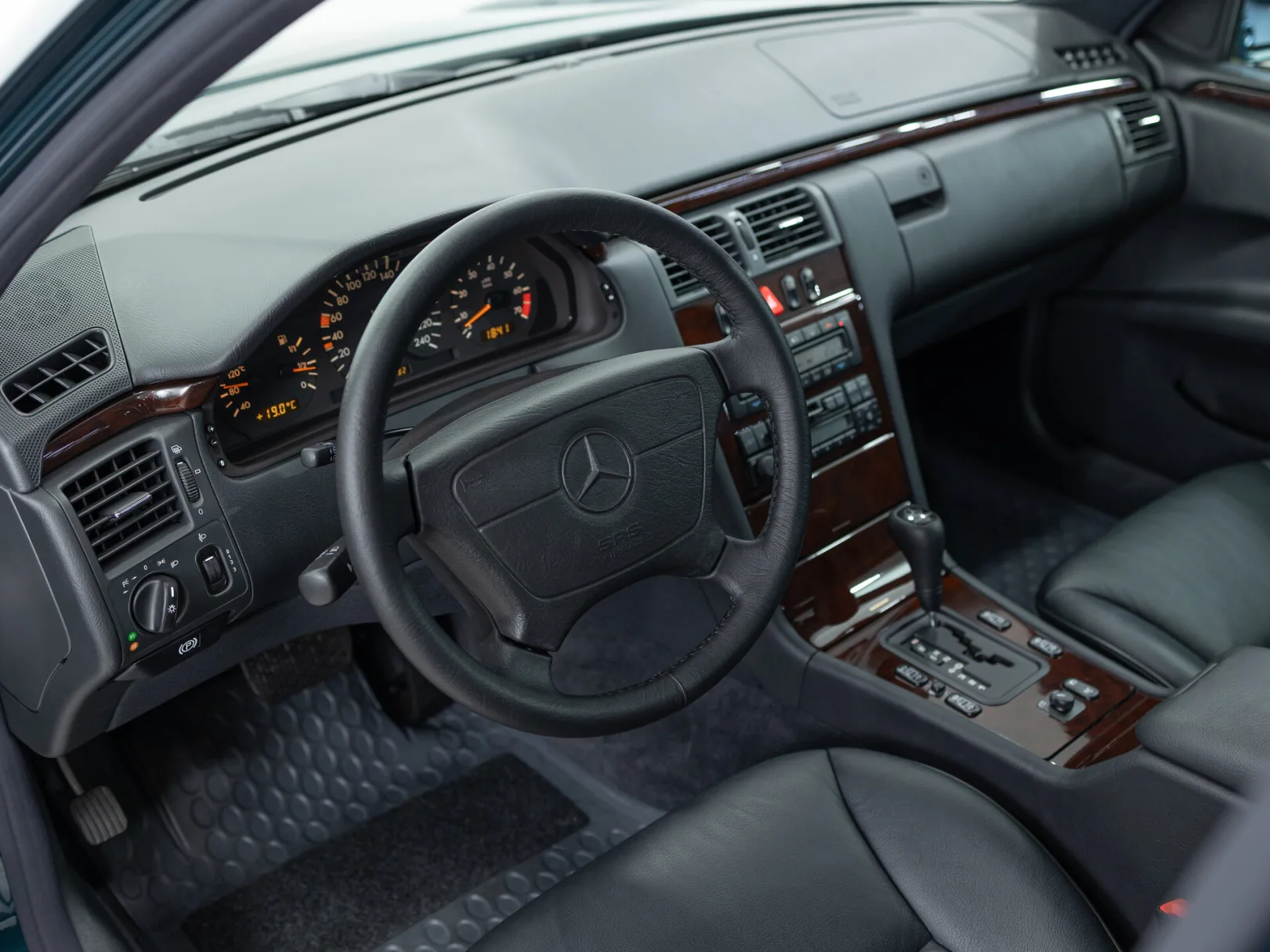 Mercedes-Benz E-Класс II (W210, S210), 1996 — экстерьер, фото 9
