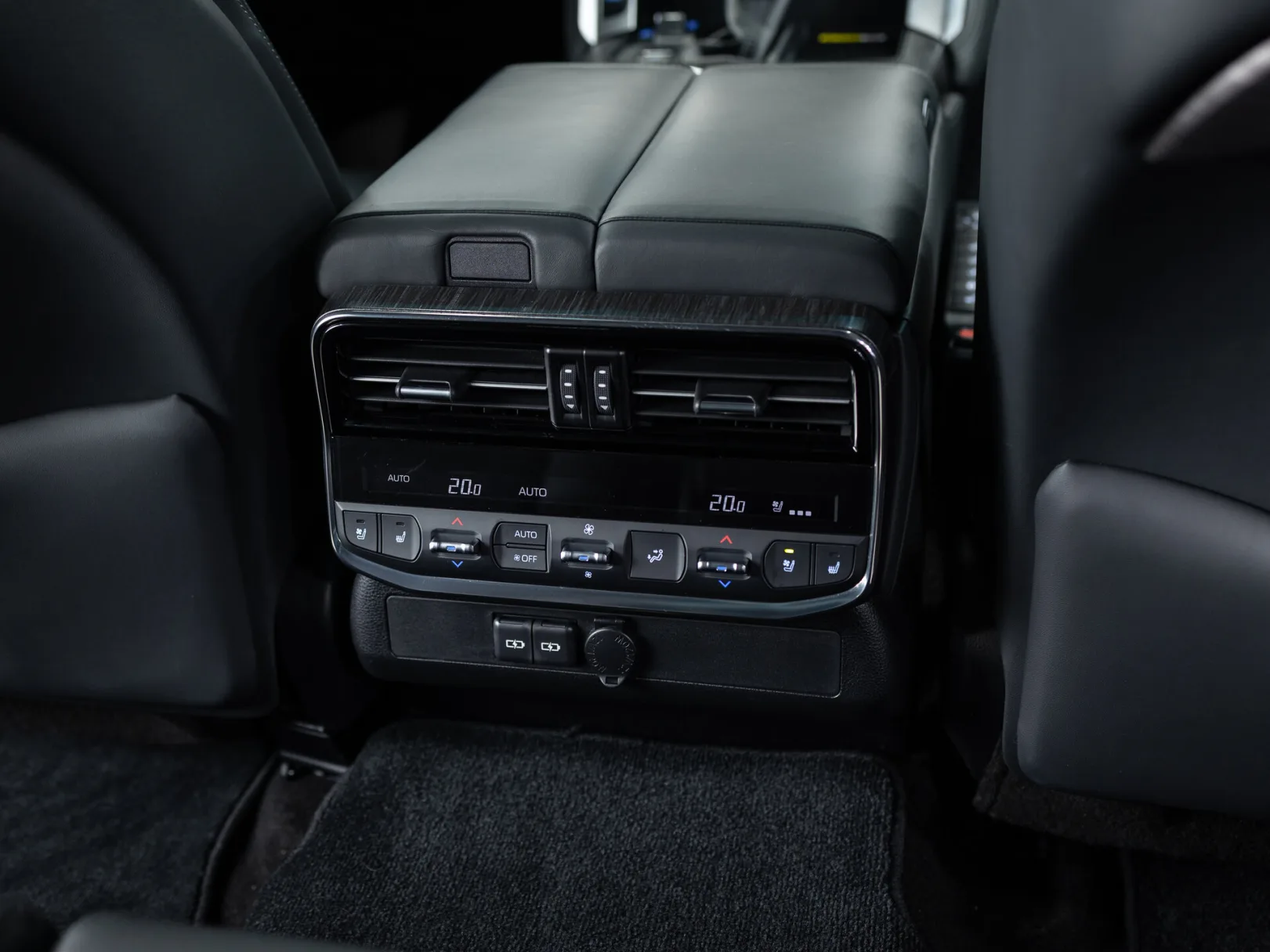 Toyota Land Cruiser 70th Anniversary 300 Series, 2021 — экстерьер, фото 29