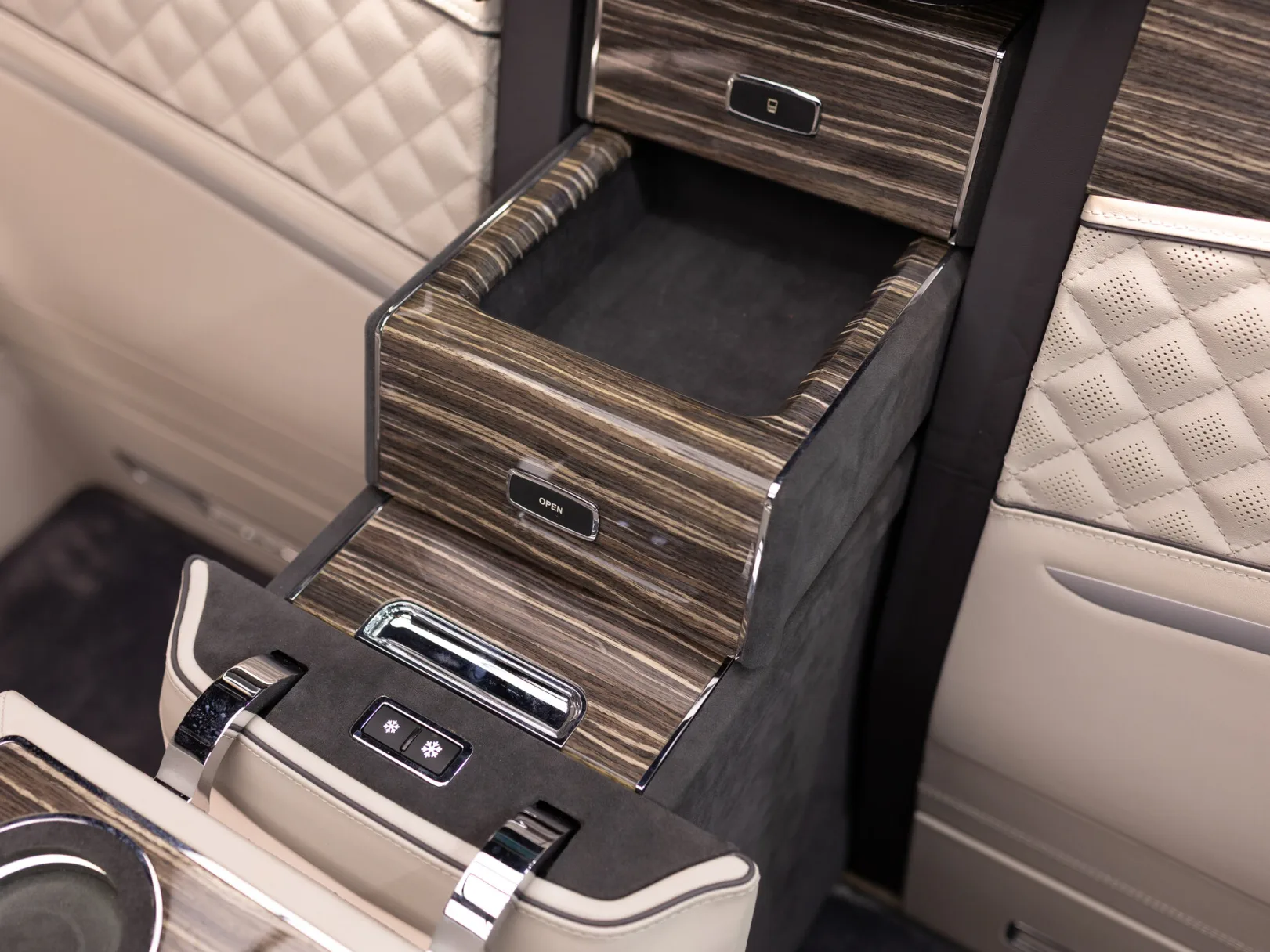 Mercedes-Benz V-Класс VIP III (W447) Рестайлинг, 2021 — экстерьер, фото 32