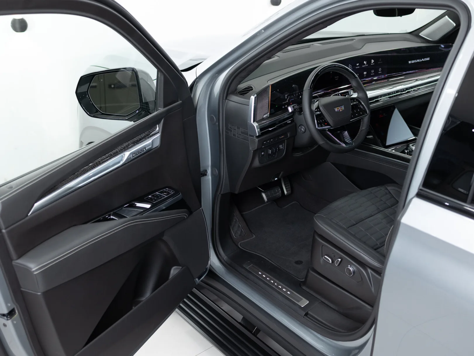 Cadillac Escalade-V V-series I Рестайлинг, 2025 — экстерьер, фото 7
