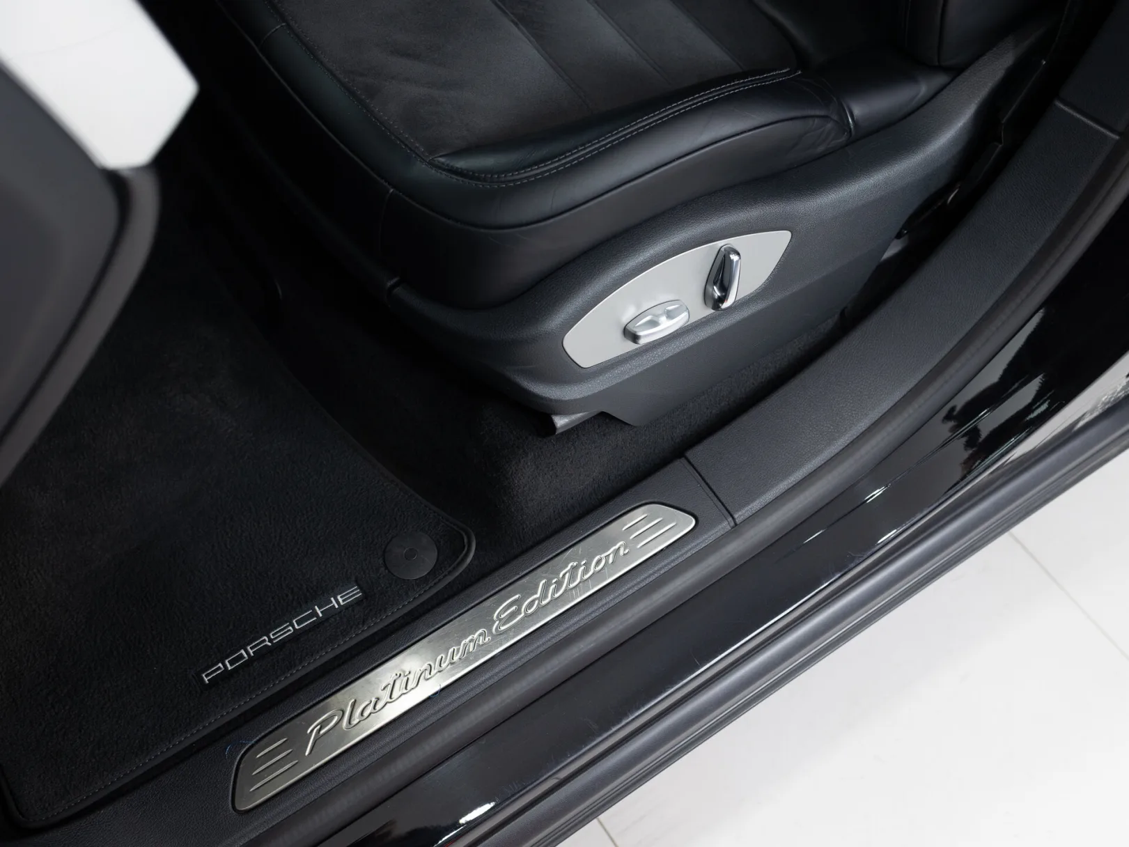 Porsche Cayenne Diesel Platinum Edition II Рестайлинг (958), 2017 — экстерьер, фото 12