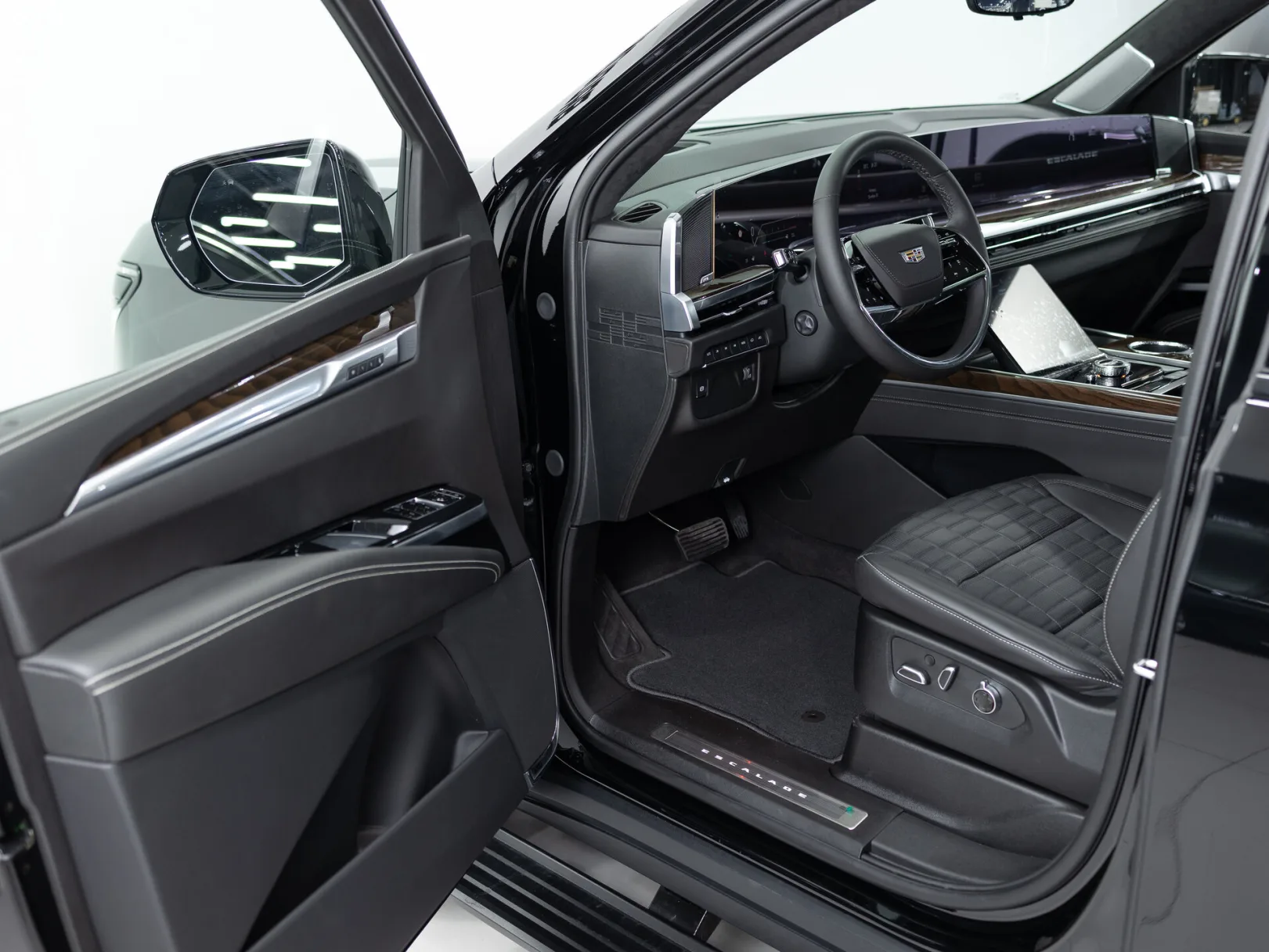 Cadillac Escalade Sport Platinum V Рестайлинг, 2025 — экстерьер, фото 7