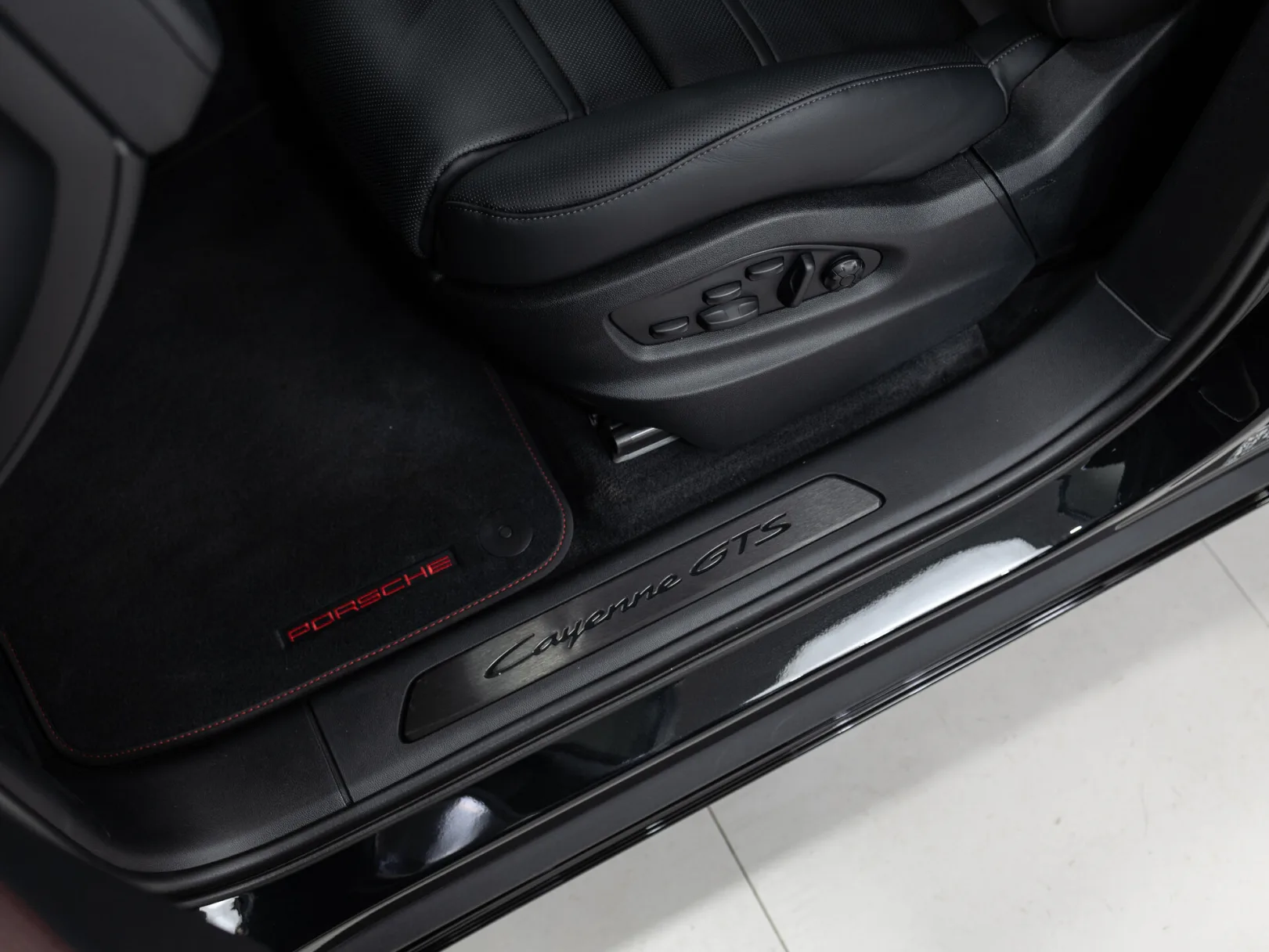 Porsche Cayenne GTS Coupé III Рестайлинг, 2026 — экстерьер, фото 12