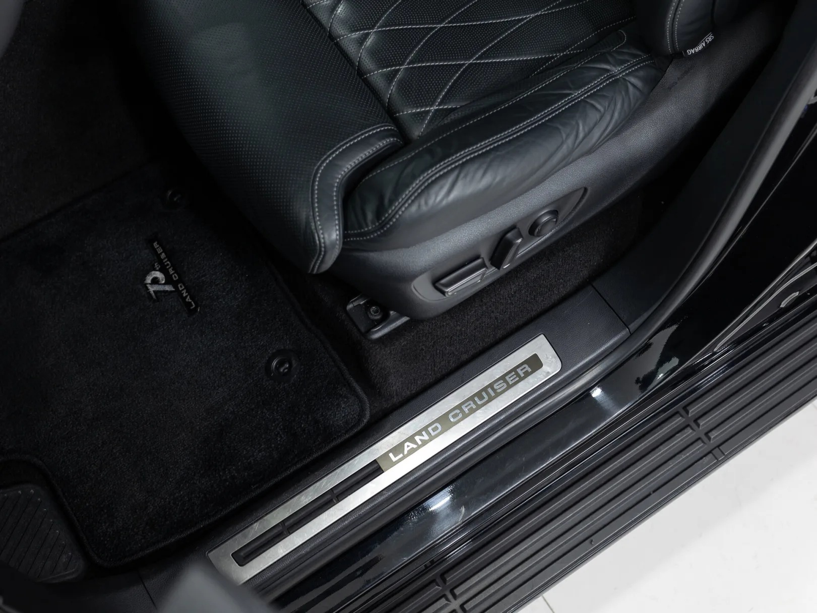Toyota Land Cruiser 70th Anniversary 300 Series, 2021 — экстерьер, фото 12