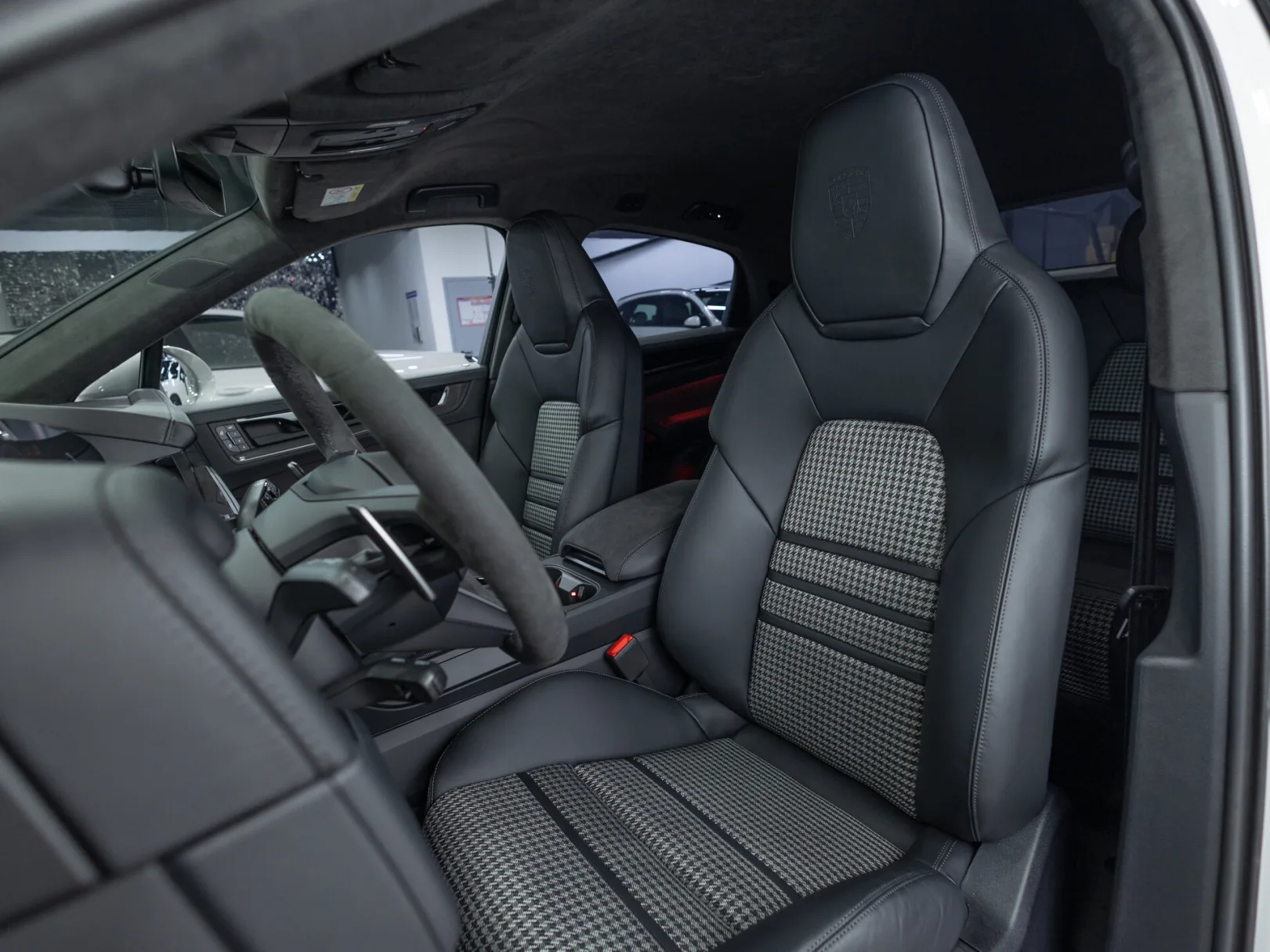 Porsche Cayenne GTS Coupé III Рестайлинг, 2025 — экстерьер, фото 11