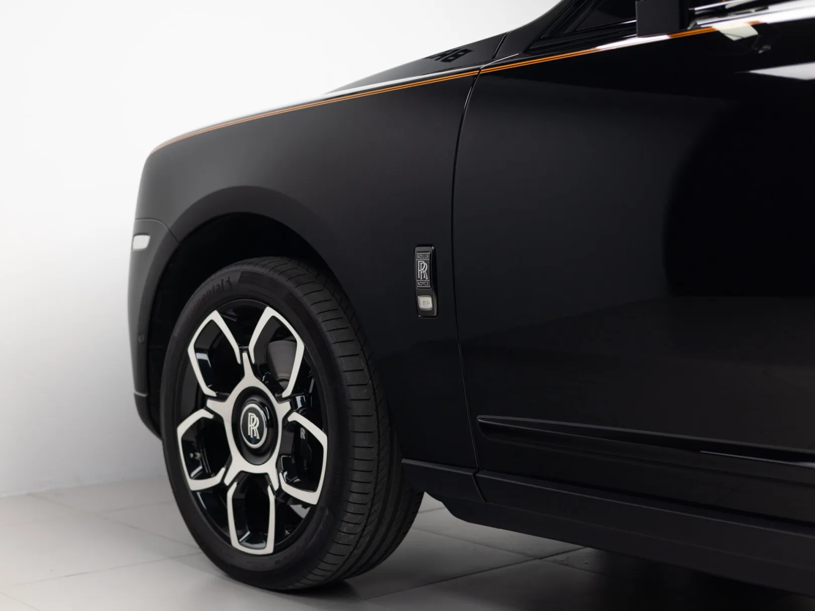 Rolls-Royce Cullinan Individual I (Series I), 2022 — экстерьер, фото 36