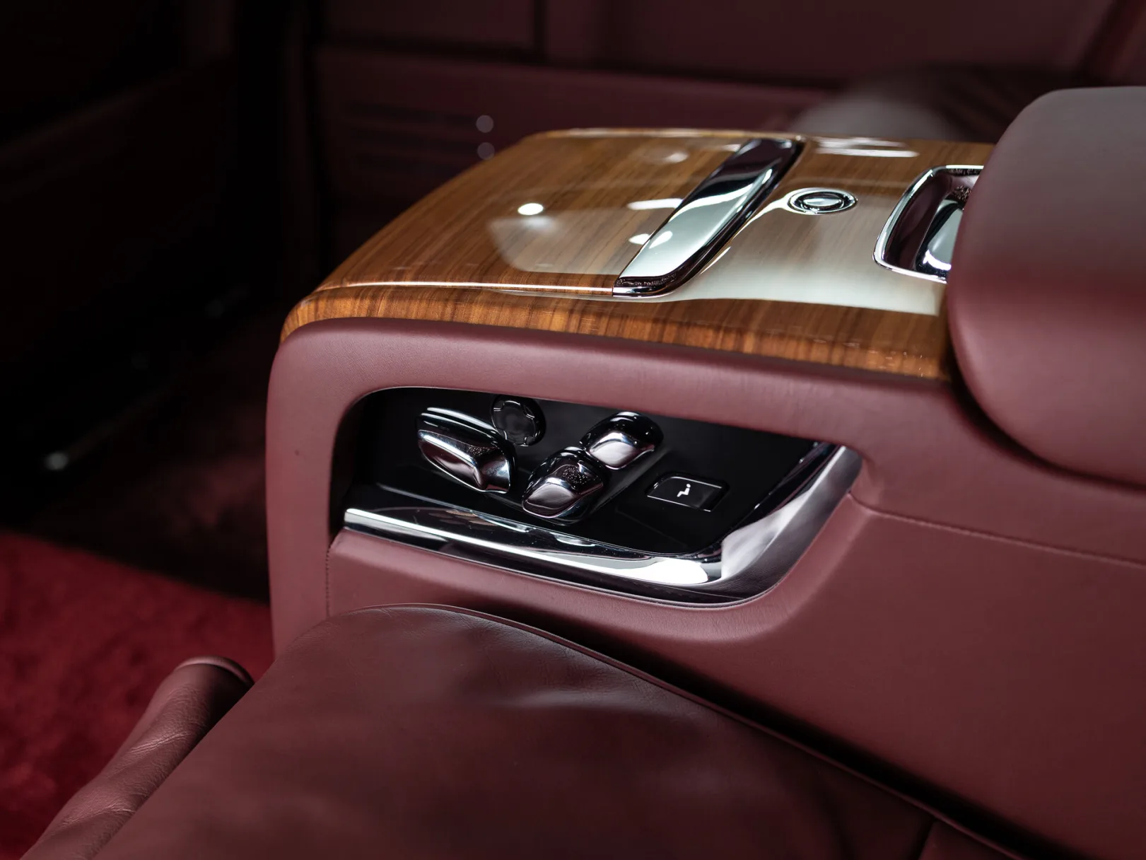 Rolls-Royce Phantom Individual VIII Рестайлинг (Series II), 2024 — экстерьер, фото 8