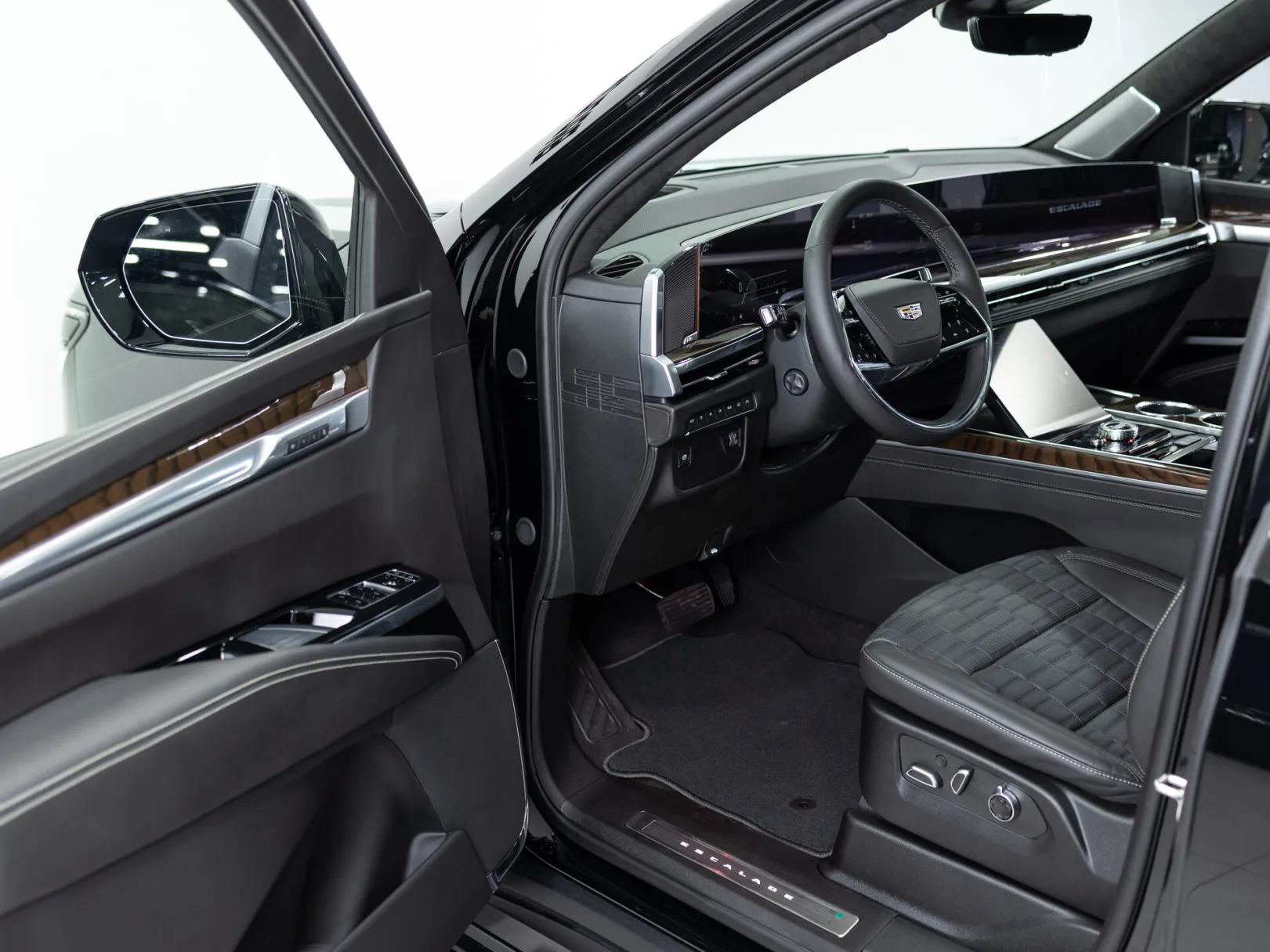 Cadillac Escalade Sport Platinum V Рестайлинг, 2025 — экстерьер, фото 8
