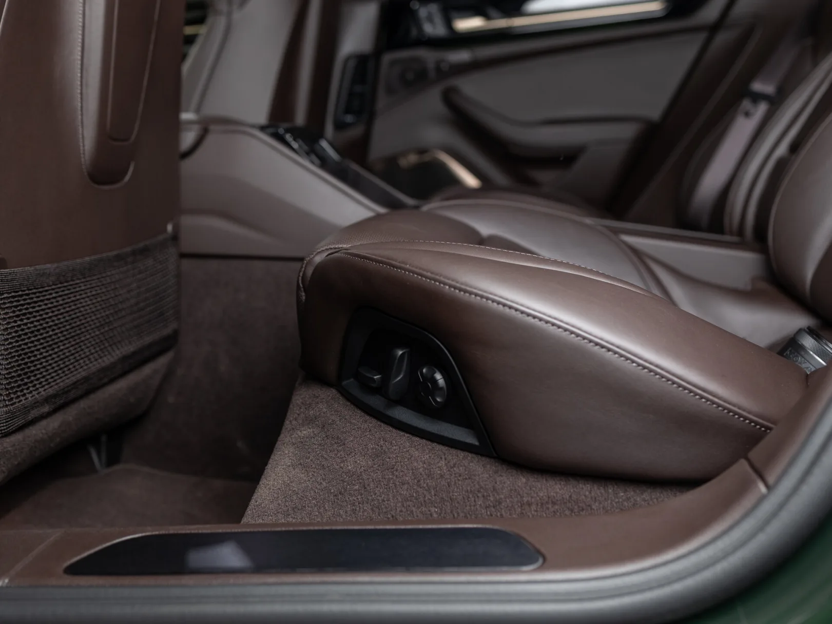 Porsche Panamera Turbo S E-Hybrid III, 2024 — экстерьер, фото 31