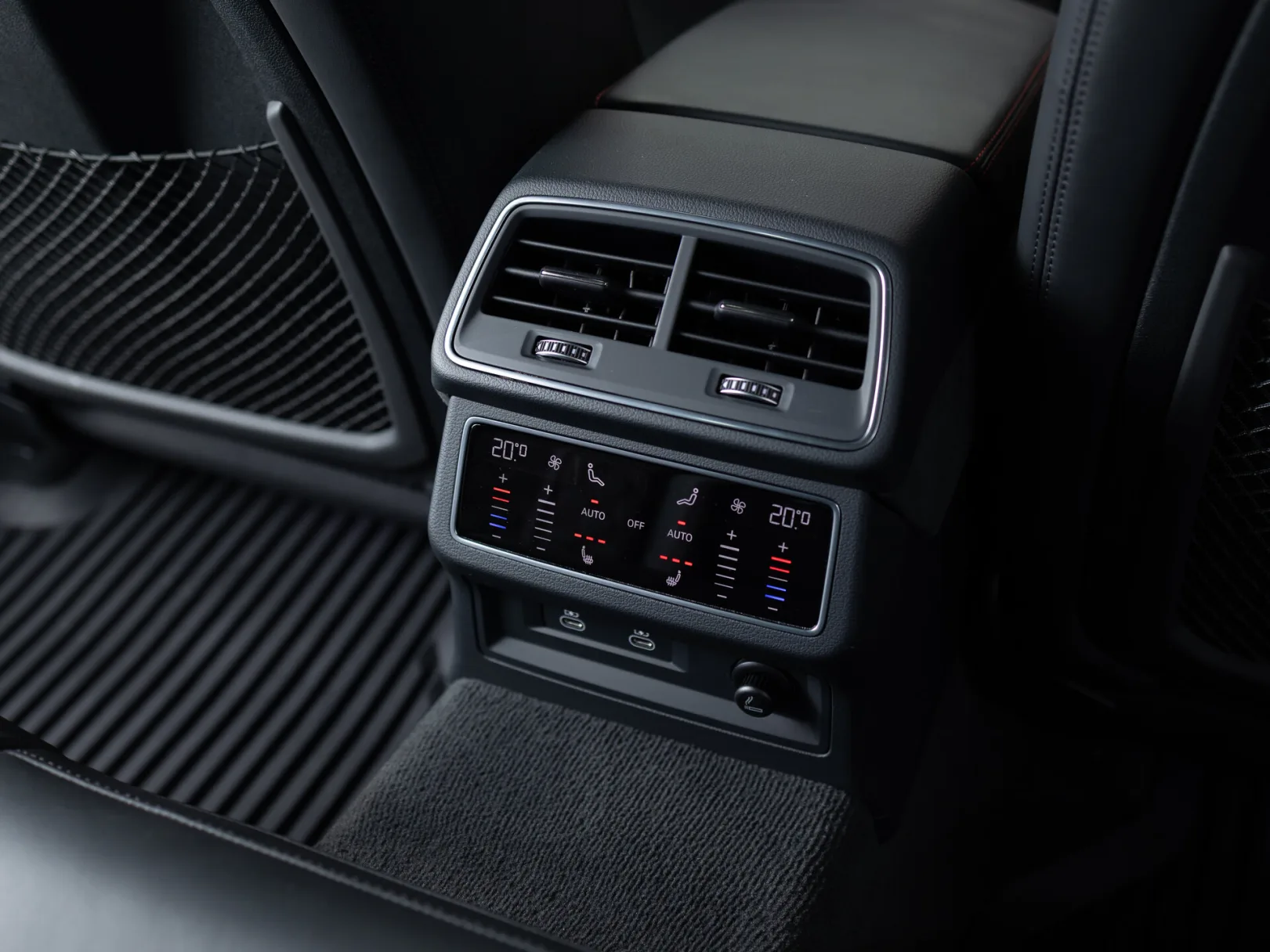 Audi RS 6 TFSI quattro IV (C8), 2022 — экстерьер, фото 31