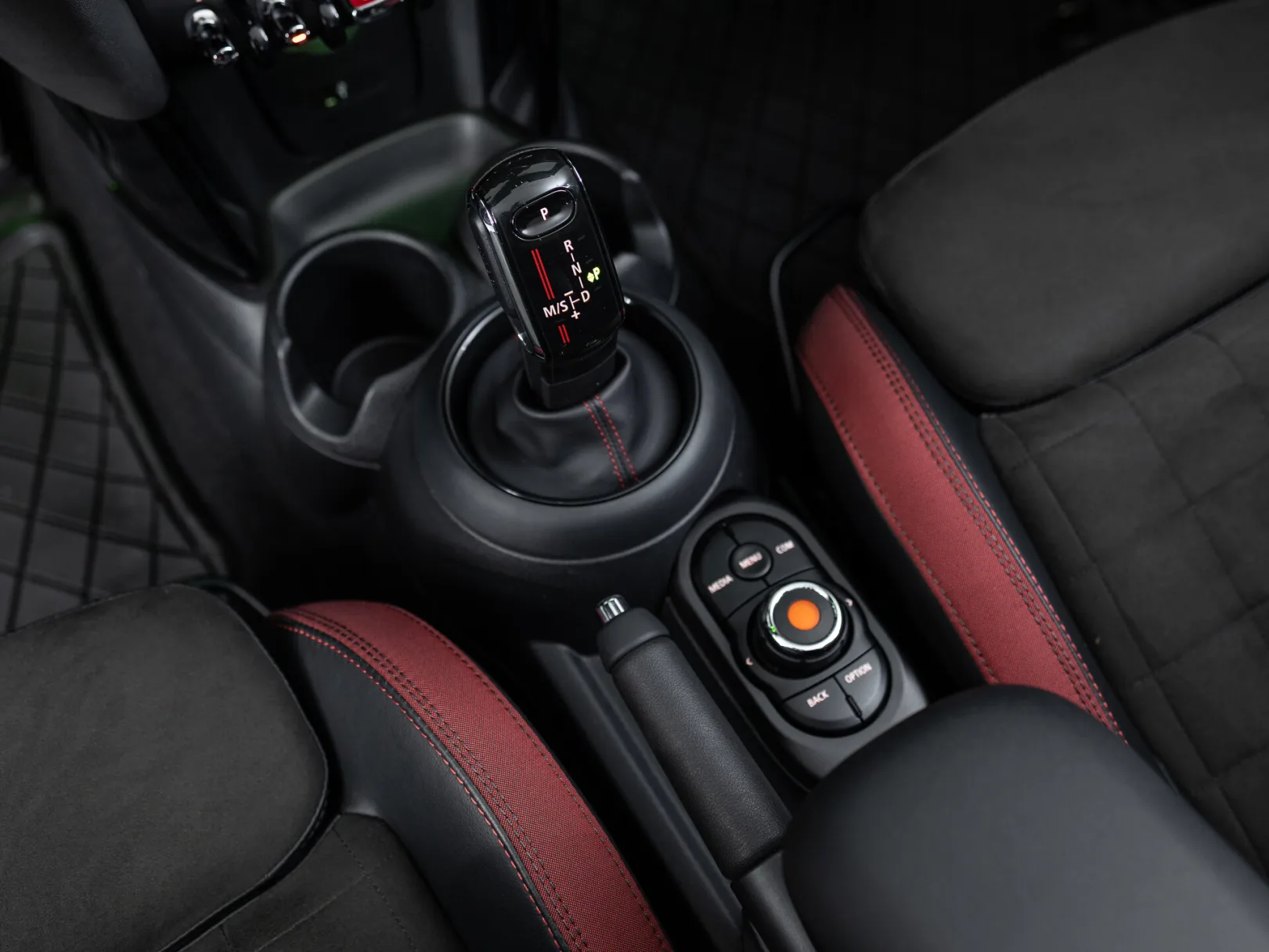 Mini Cabrio JCW III Рестайлинг, 2019 — экстерьер, фото 24