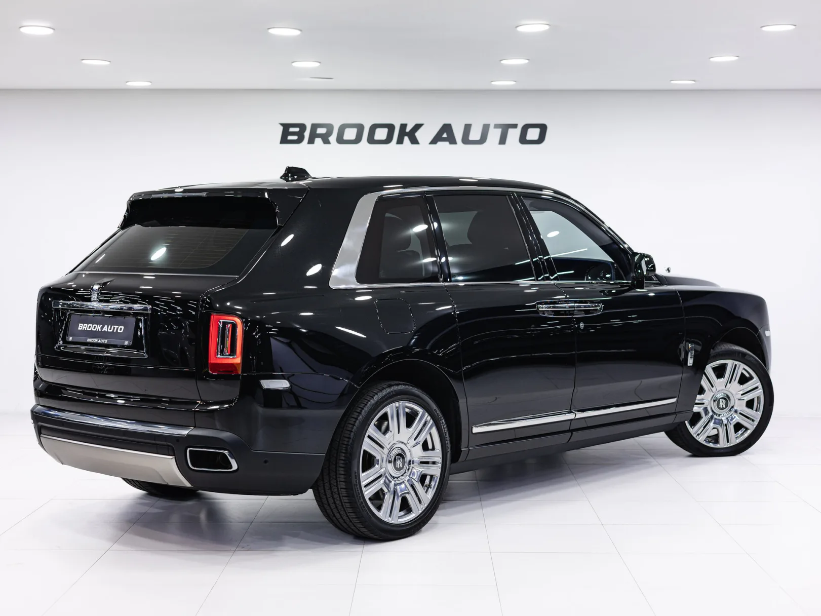 Rolls-Royce Cullinan Individual I (Series I), 2020 — экстерьер, фото 4