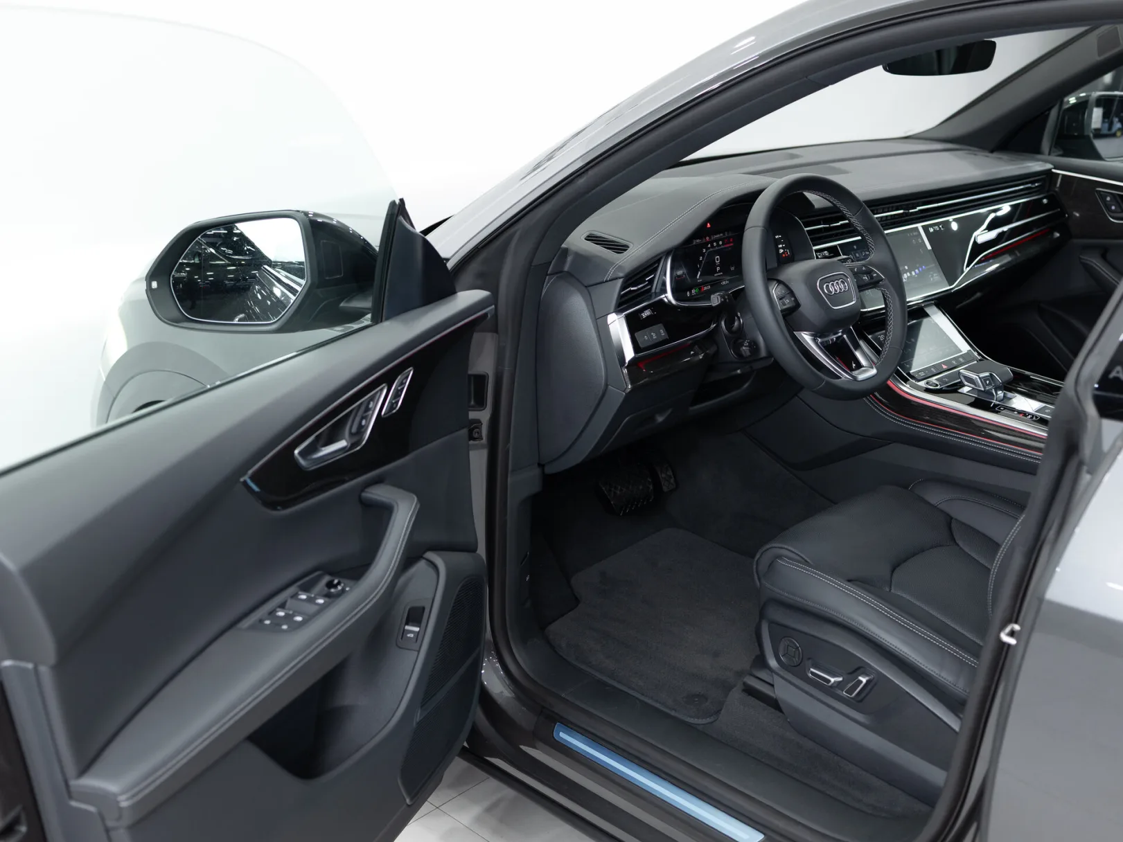 Audi Q8 55 TFSI I (4M) Рестайлинг, 2024 — экстерьер, фото 7