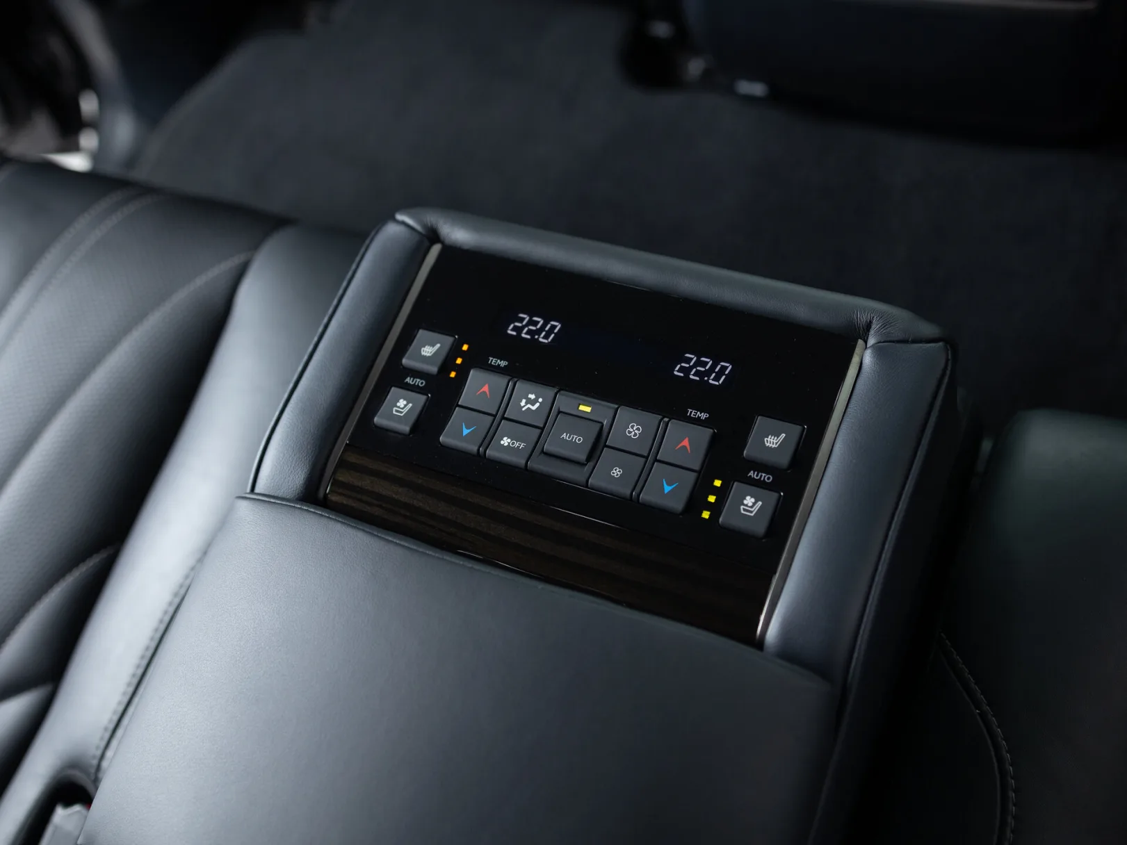 Lexus LX Luxury 21+ III Рестайлинг 2, 2020 — экстерьер, фото 23