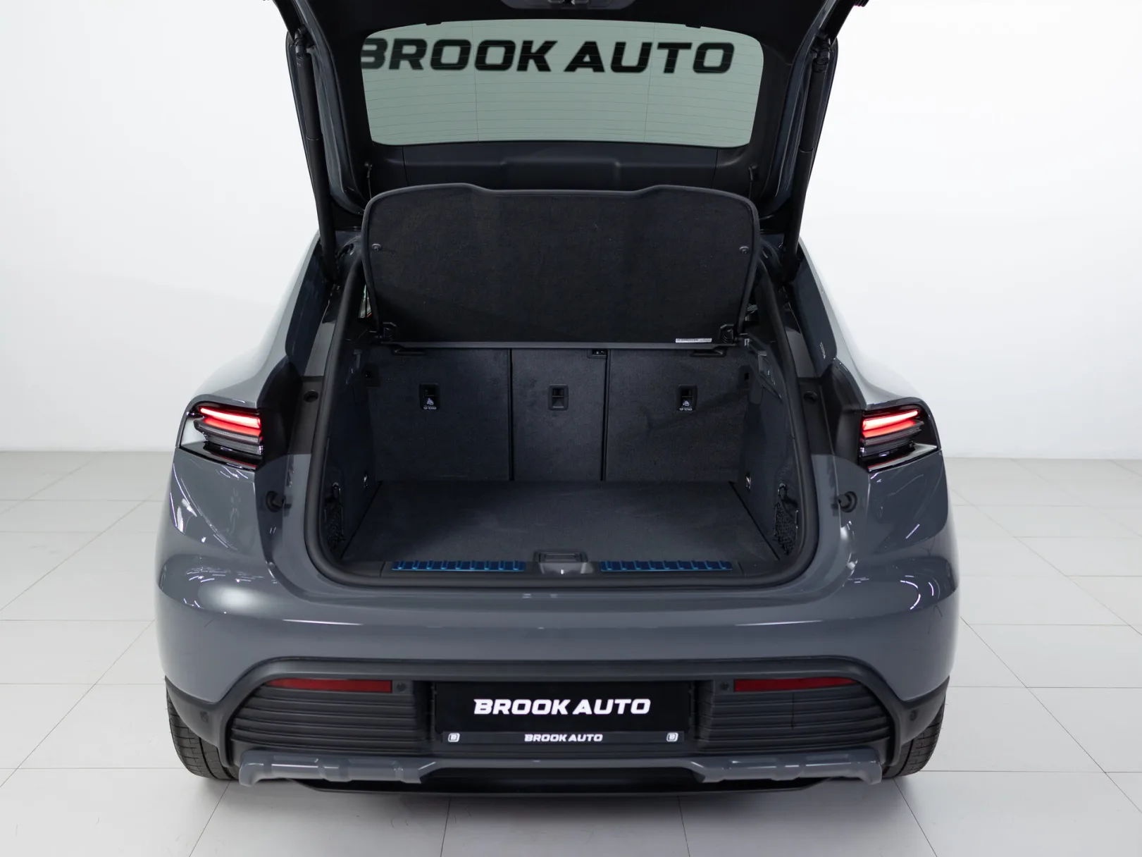 Porsche Macan 4 Electric II, 2025 — экстерьер, фото 39