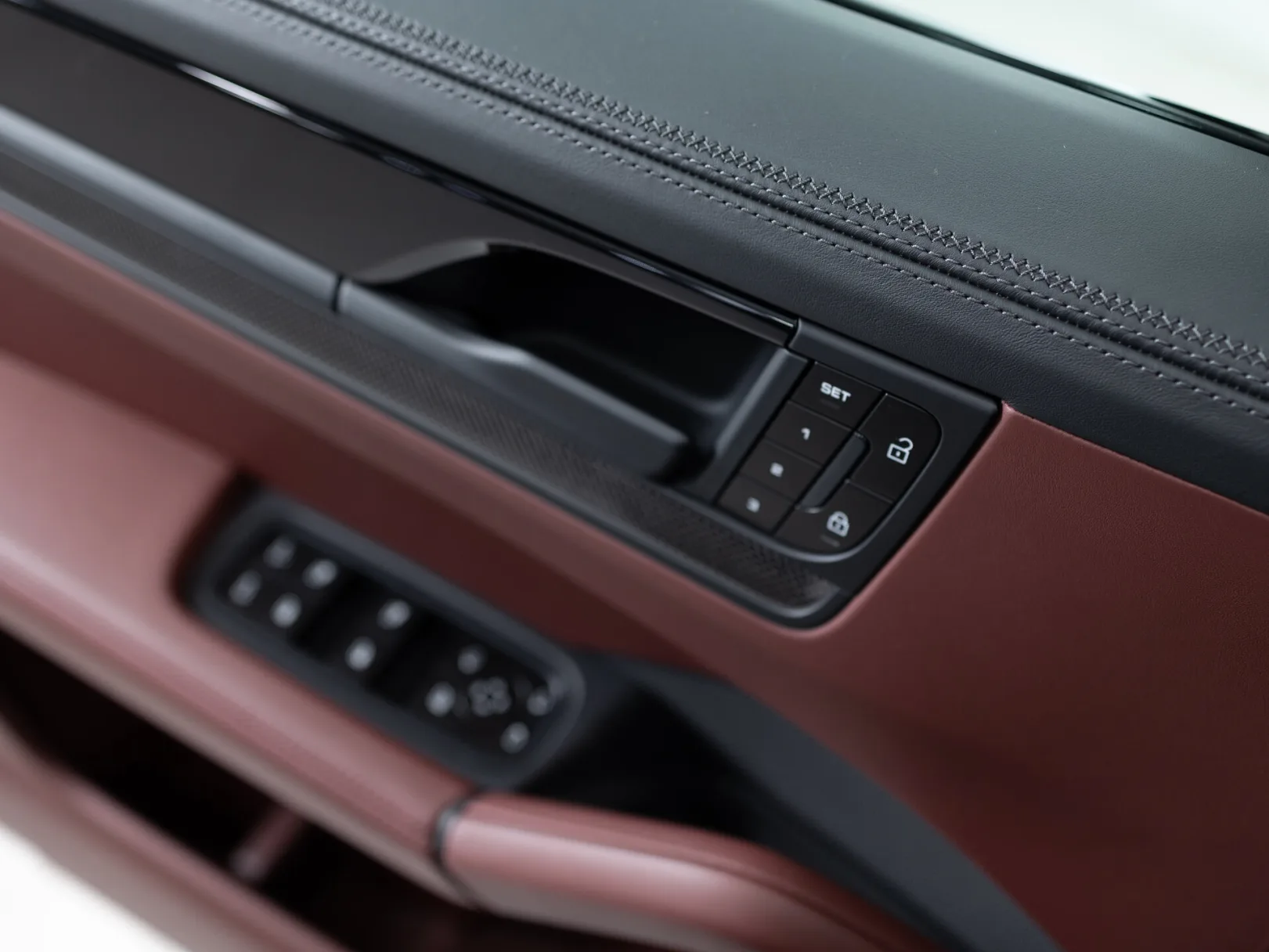 Porsche Cayenne GTS Coupé III Рестайлинг, 2024 — экстерьер, фото 13