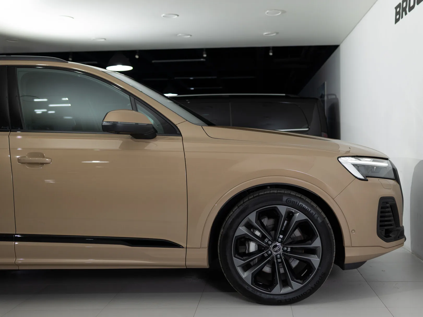 Audi Q7 55 TFSI quattro tiptronic II (4M) Рестайлинг 2, 2024 — экстерьер, фото 32