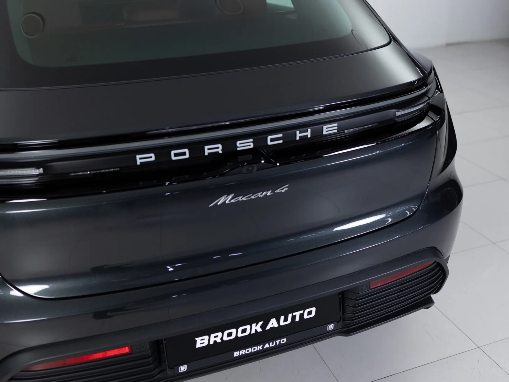 Porsche Macan 4 Electric II, 2025 — экстерьер, фото 32