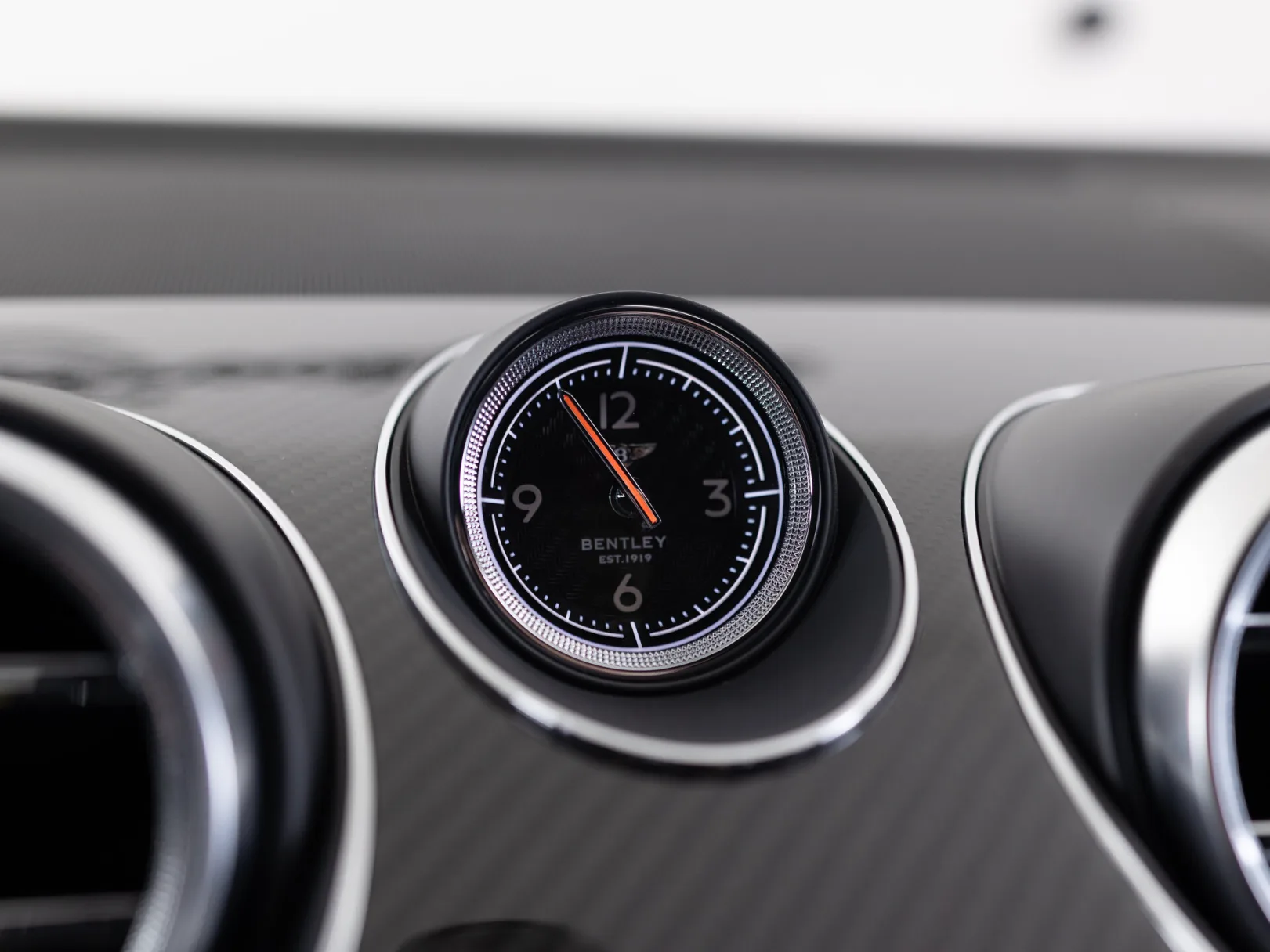 Bentley Bentayga Individual I, 2019 — экстерьер, фото 19