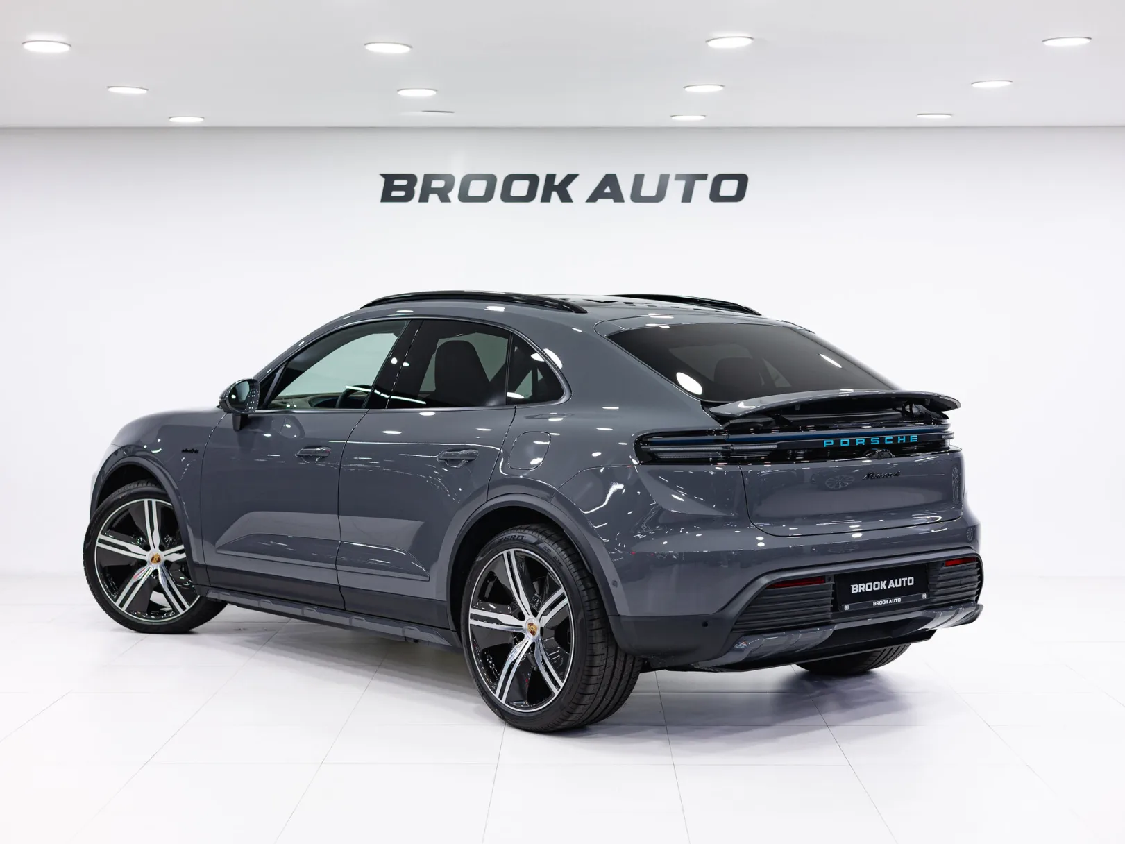 Porsche Macan 4 Electric II, 2025 — экстерьер, фото 6