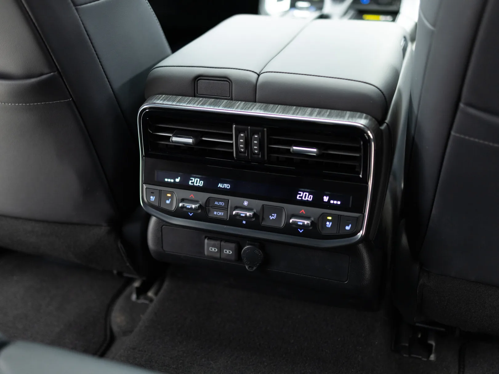 Toyota Land Cruiser Премиум Плюс 300 Series, 2024 — экстерьер, фото 31