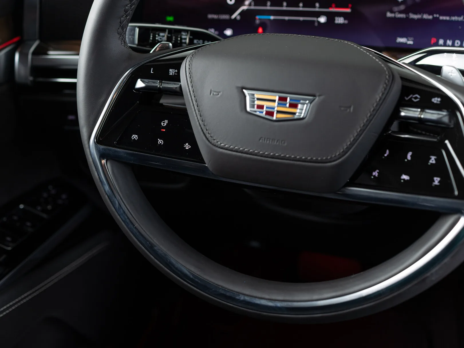 Cadillac Escalade Sport Platinum V Рестайлинг, 2025 — экстерьер, фото 15