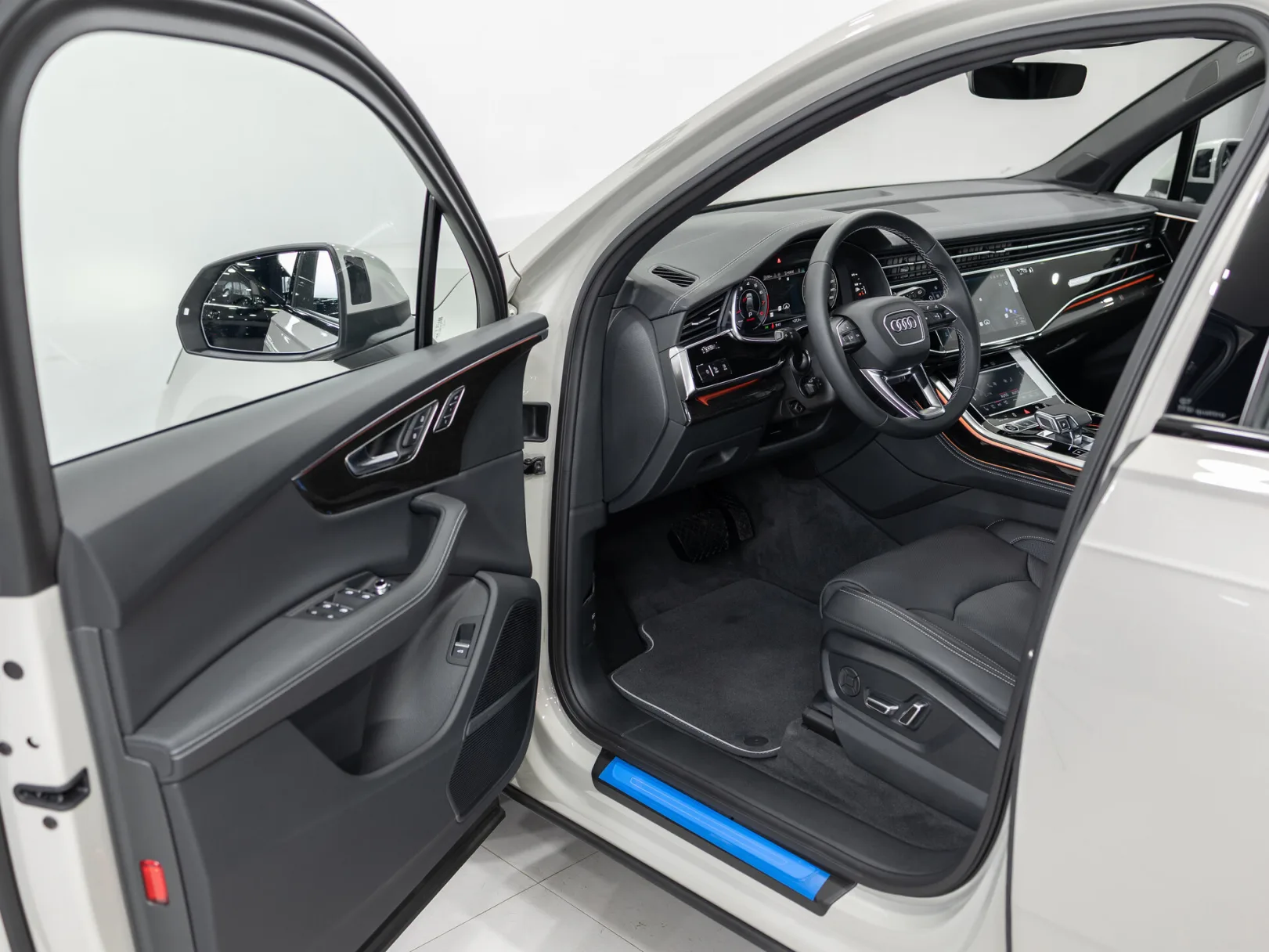Audi Q7 55 TFSI quattro tiptronic II (4M) Рестайлинг 2, 2024 — экстерьер, фото 7