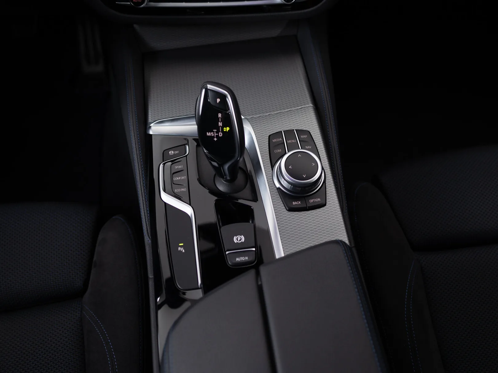 BMW 5 серии 520d xDrive M Sport VII (G30/G31/G38), 2019 — экстерьер, фото 18