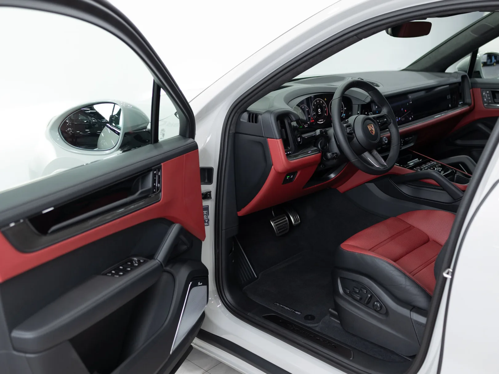 Porsche Cayenne GTS Coupé III Рестайлинг, 2025 — экстерьер, фото 7