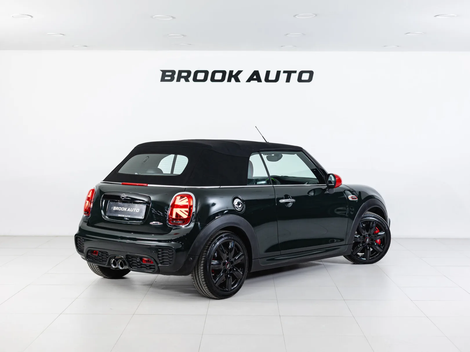 Mini Cabrio JCW III Рестайлинг, 2019 — экстерьер, фото 12