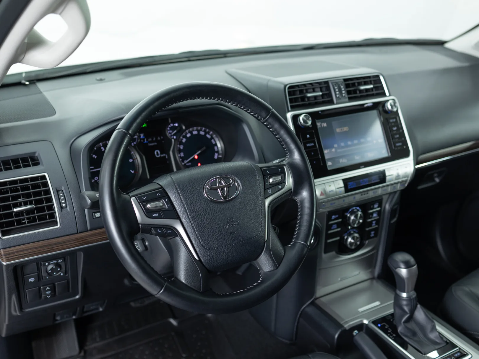 Toyota Land Cruiser Prado Престиж 150 Series Рестайлинг 2, 2020 — экстерьер, фото 9