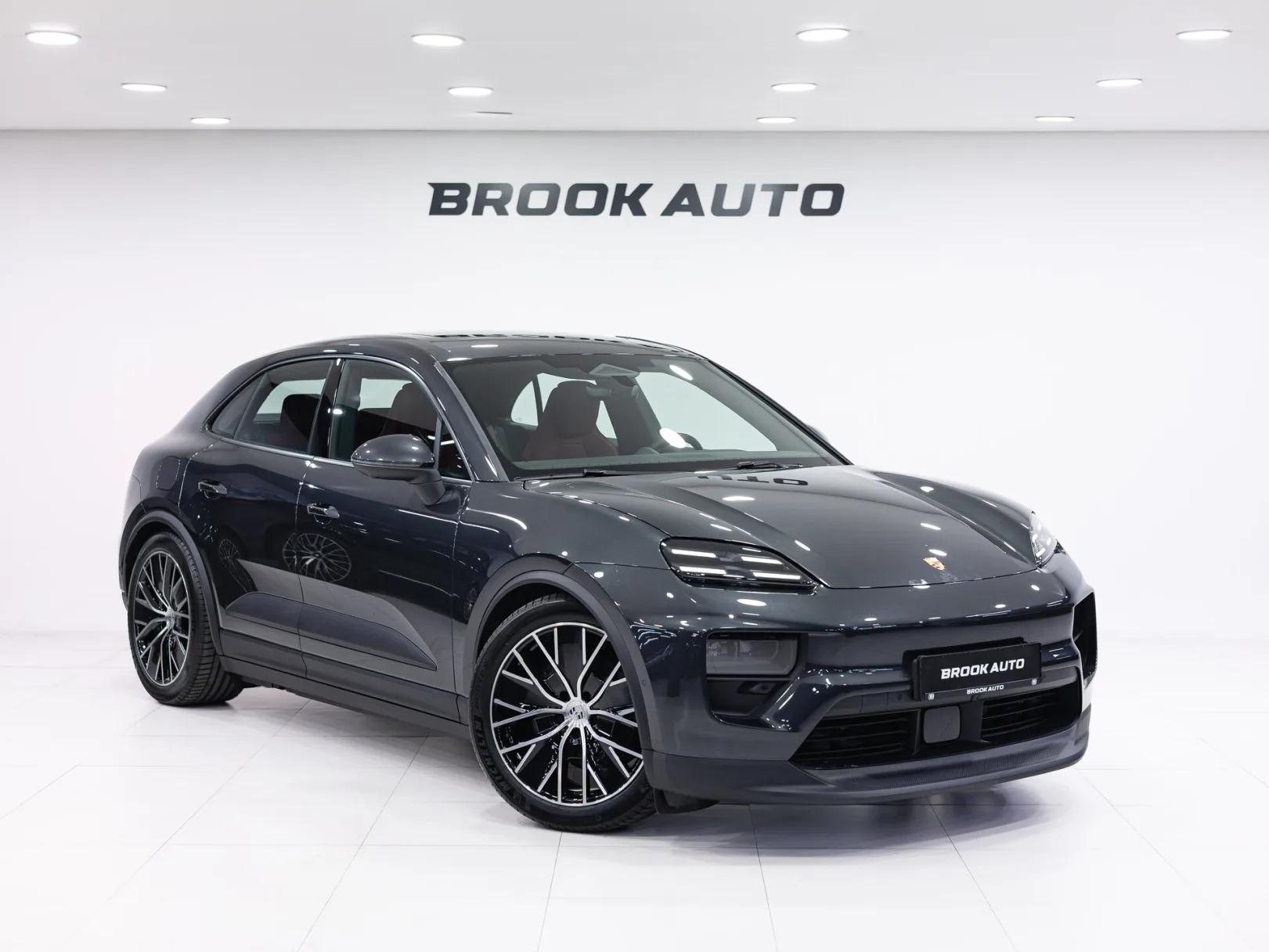 Porsche Macan 4 Electric II, 2025 — экстерьер, фото 3