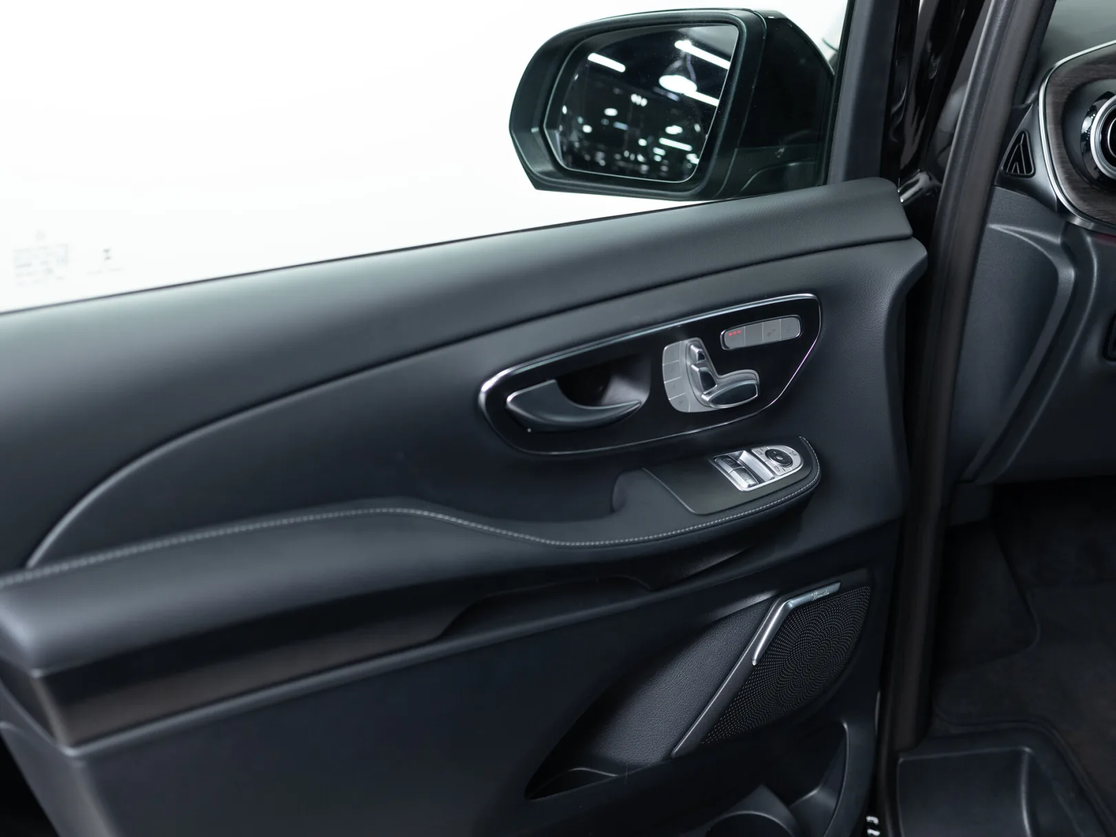 Mercedes-Benz V-Класс Exclusive III (W447) Рестайлинг 2, 2024 — экстерьер, фото 8