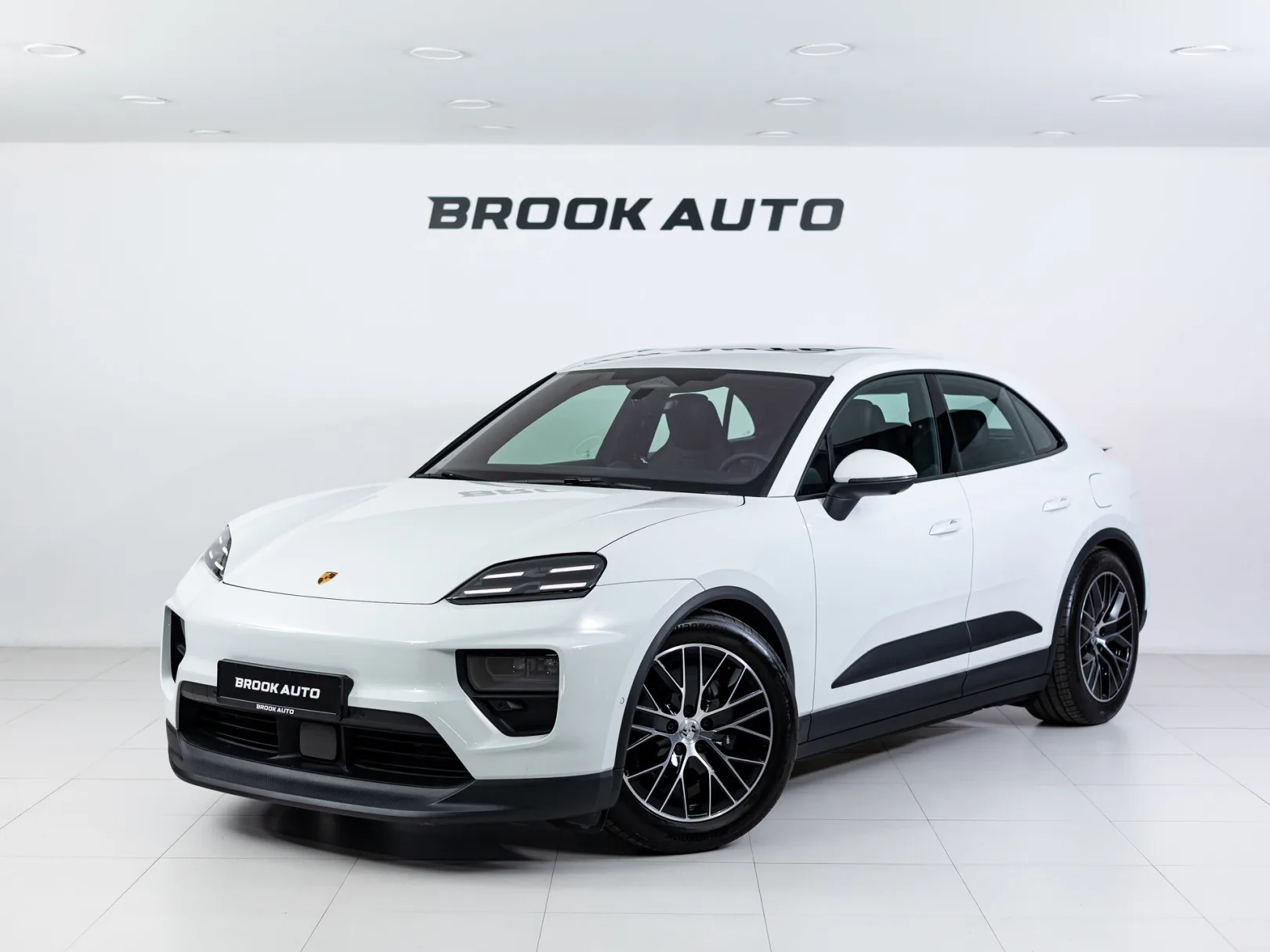 Porsche Macan II, 2024 — экстерьер, фото 1