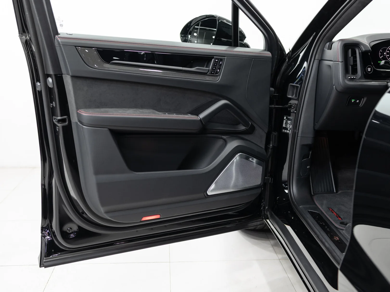 Porsche Cayenne GTS Coupé III Рестайлинг, 2026 — экстерьер, фото 8