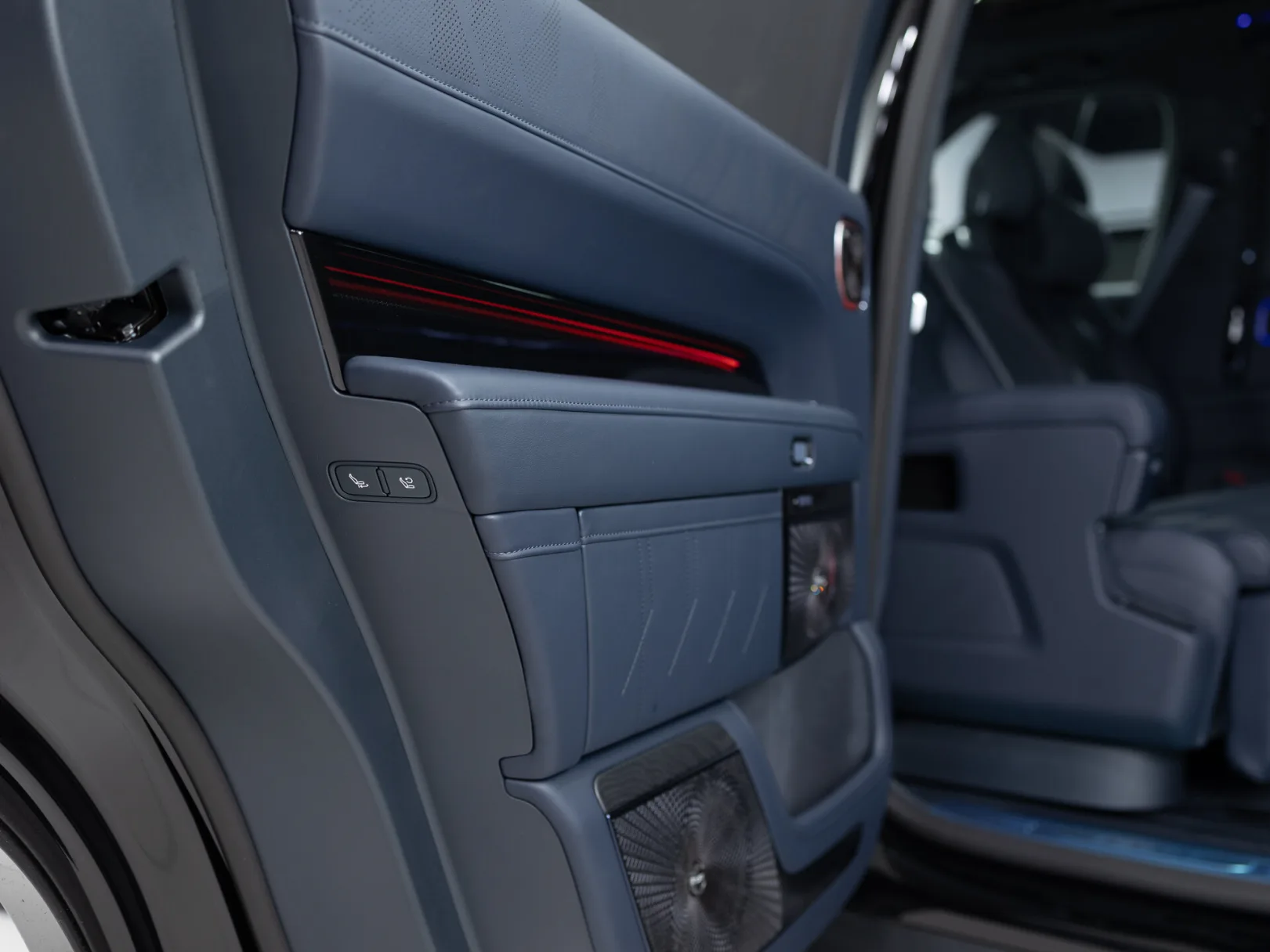 Zeekr 9X Max (6 seats) I, 2025 — экстерьер, фото 29