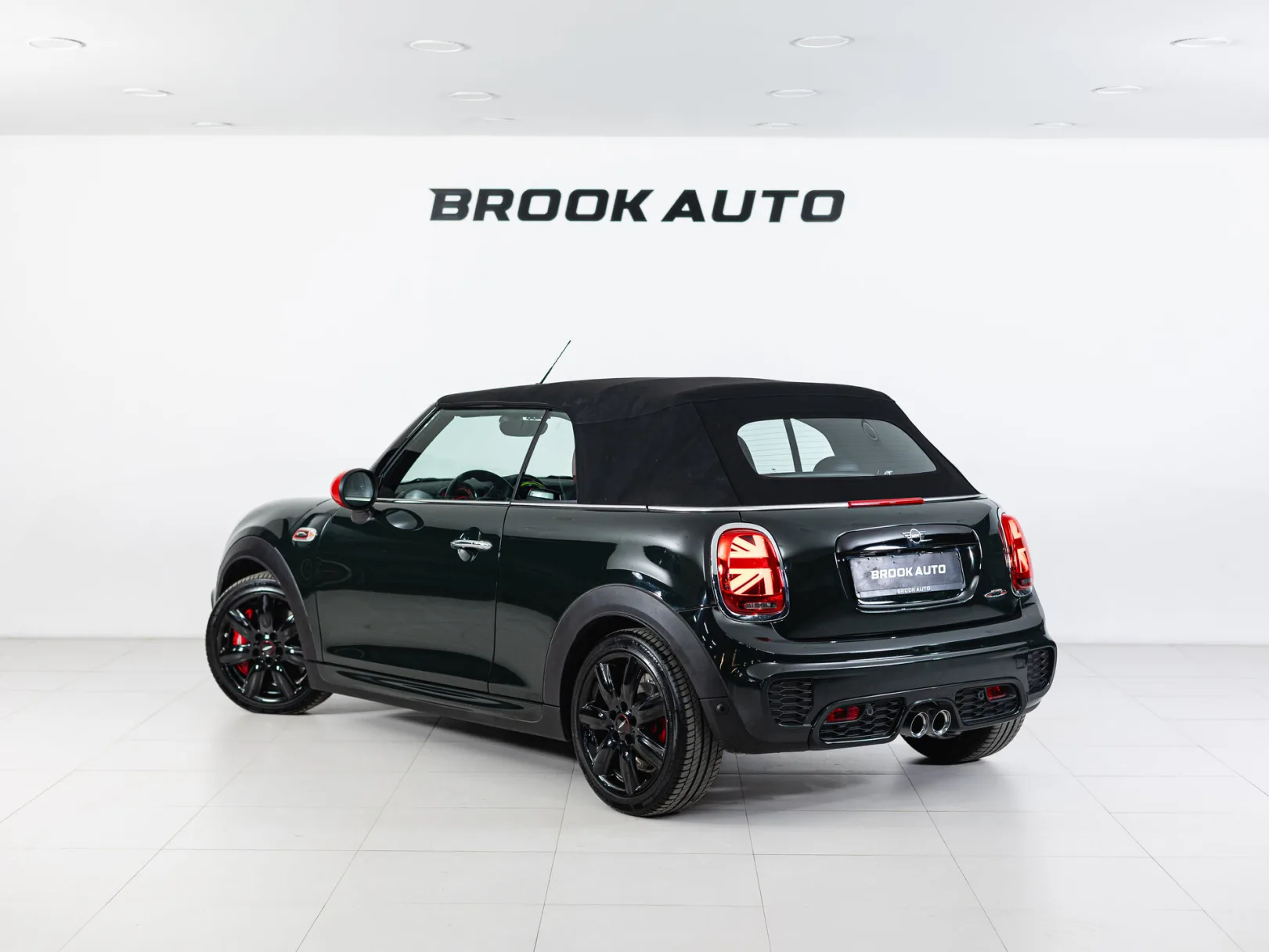 Mini Cabrio JCW III Рестайлинг, 2019 — экстерьер, фото 8