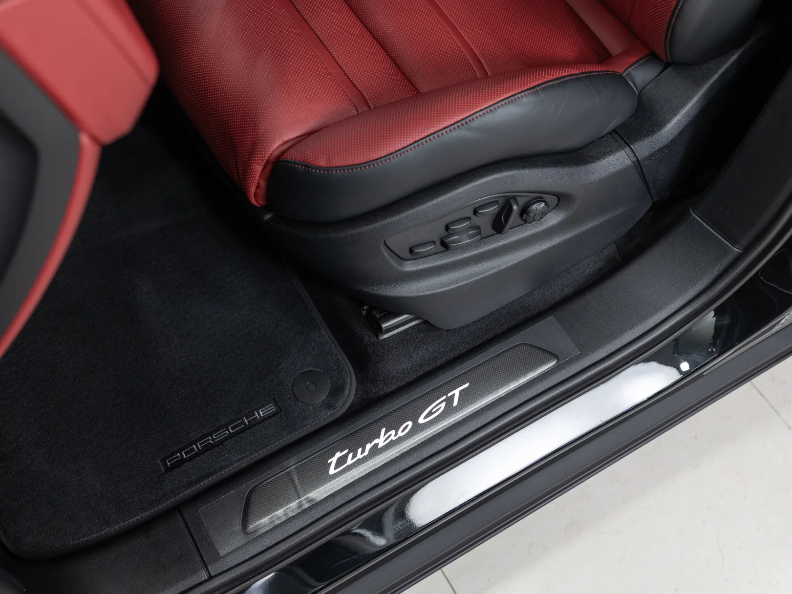 Porsche Cayenne Turbo GT III Рестайлинг, 2026 — экстерьер, фото 13