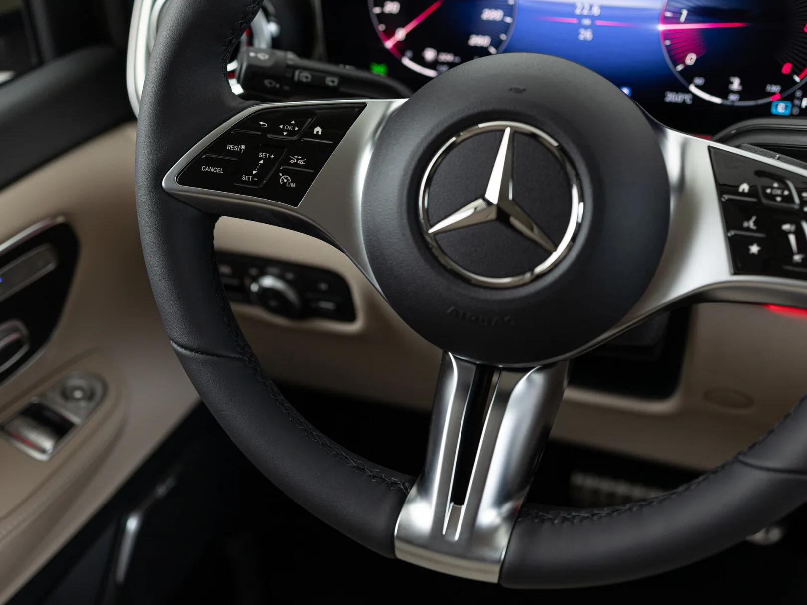 Mercedes-Benz V-Класс Exclusive III (W447) Рестайлинг 2, 2025 — экстерьер, фото 16