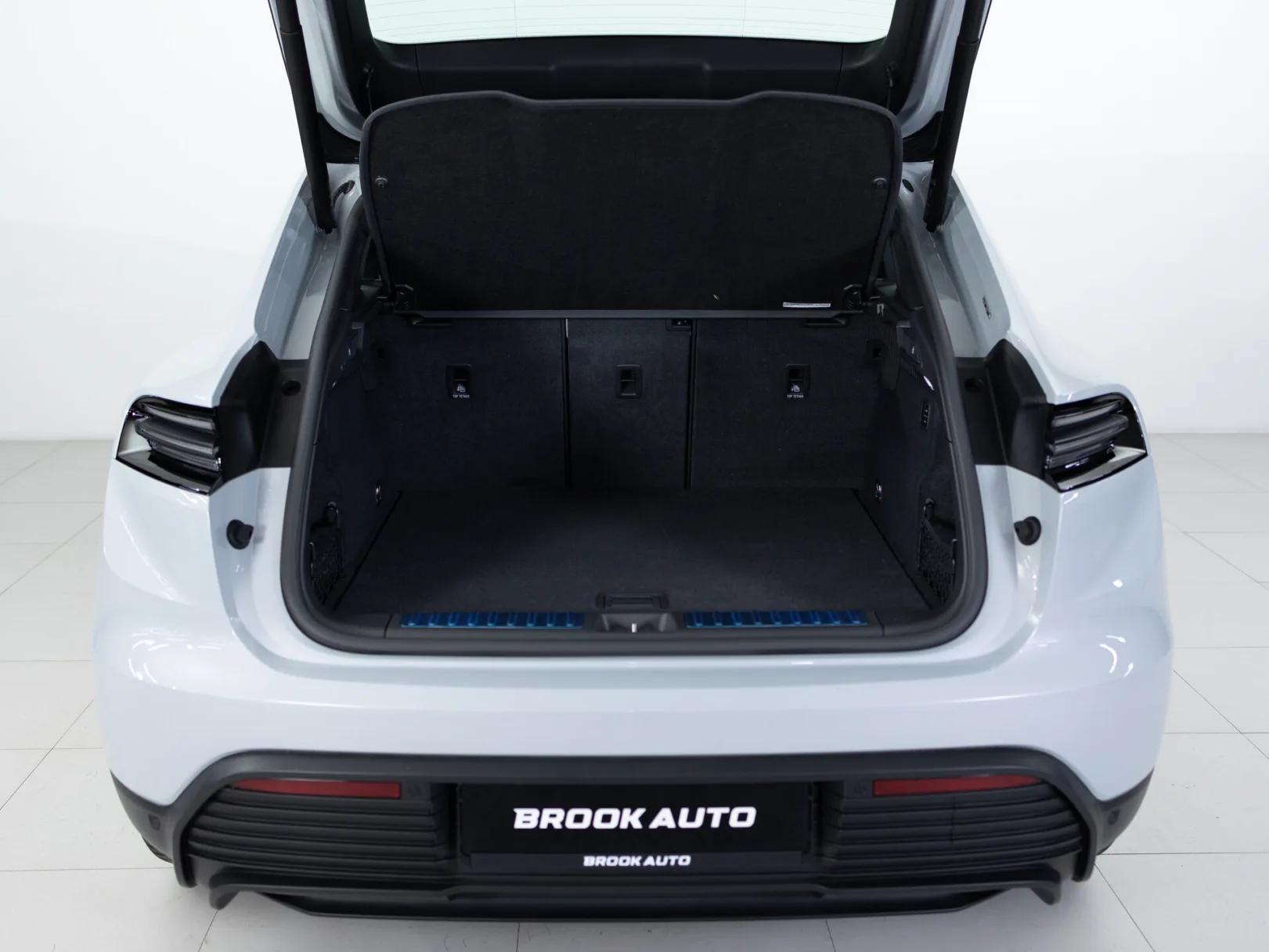 Porsche Macan Electric II, 2025 — экстерьер, фото 35