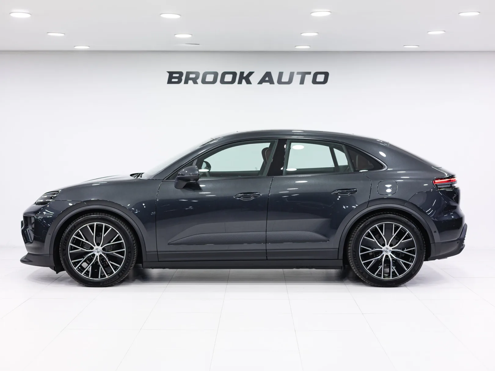 Porsche Macan 4 Electric II, 2025 — экстерьер, фото 7