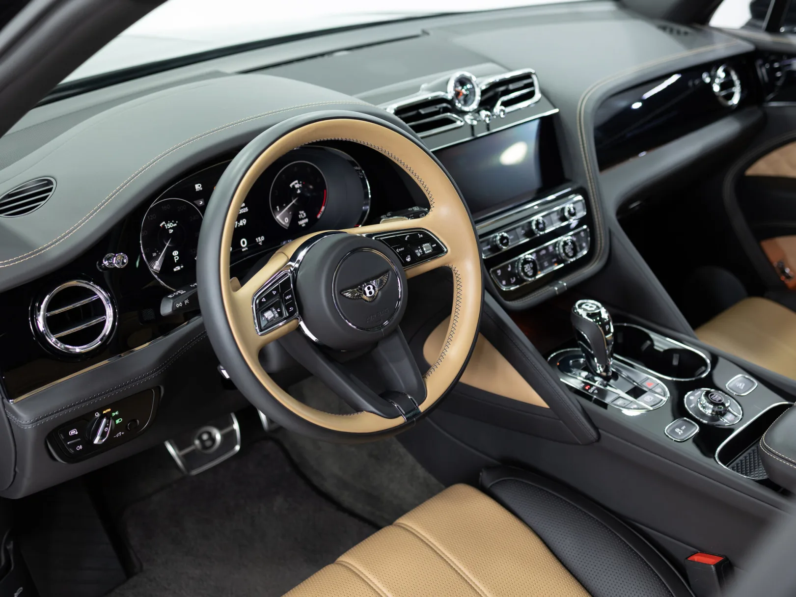 Bentley Bentayga Individual I Рестайлинг, 2022 — экстерьер, фото 10