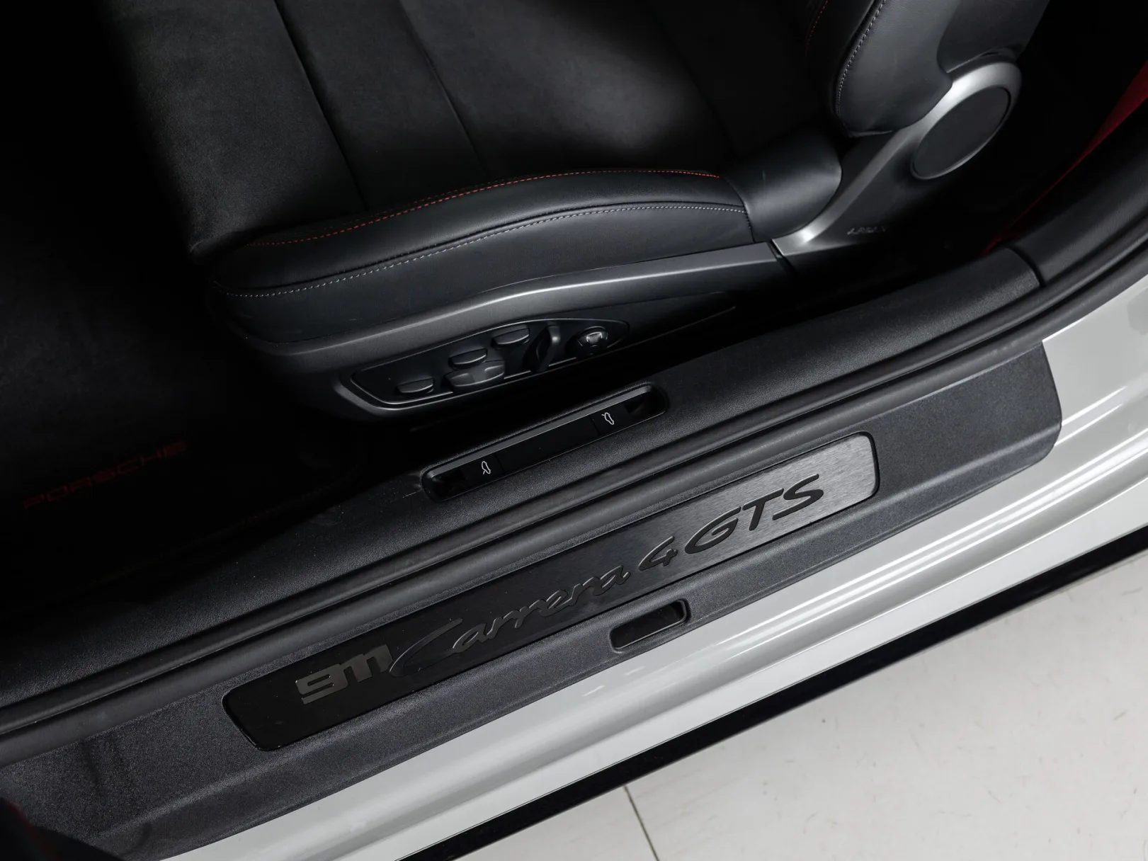Porsche 911 Carrera 4 GTS VIII (992) Рестайлинг, 2026 — экстерьер, фото 12