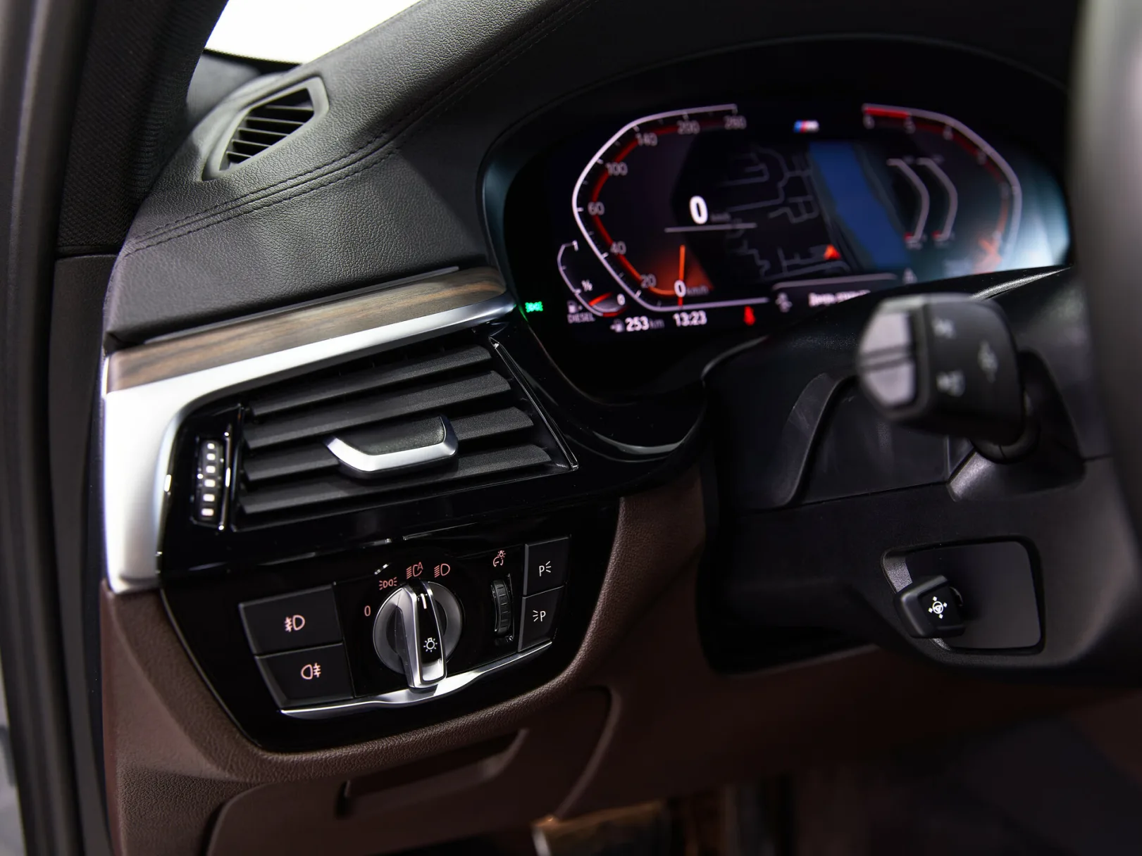 BMW 5 серии 530d xDrive M Sport VII (G30/G31/G38), 2020 — экстерьер, фото 16