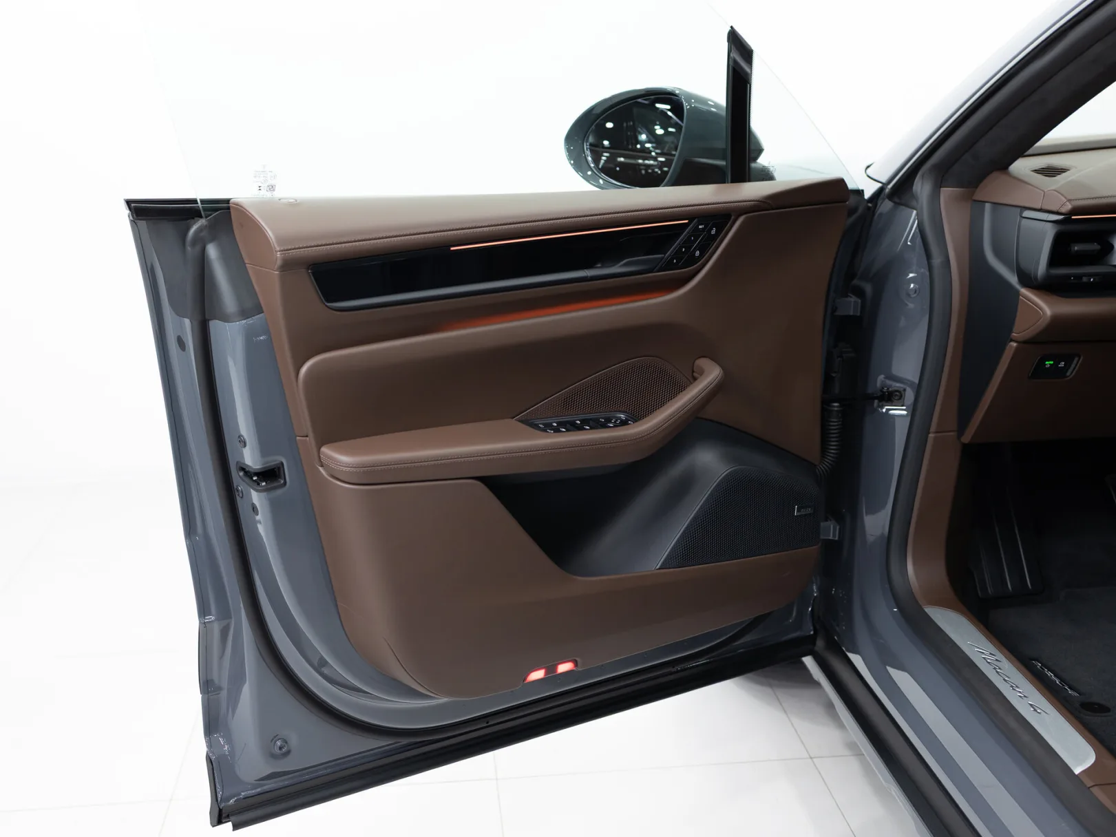 Porsche Macan 4 Electric II, 2025 — экстерьер, фото 8