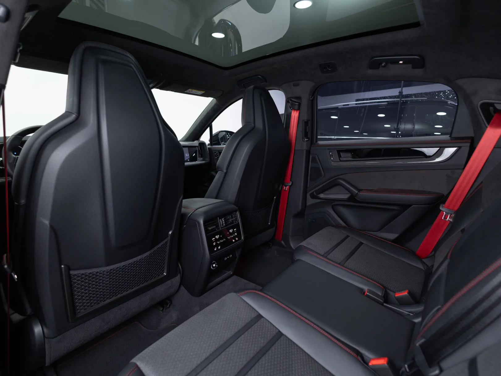 Porsche Cayenne GTS Coupé III Рестайлинг, 2025 — экстерьер, фото 29